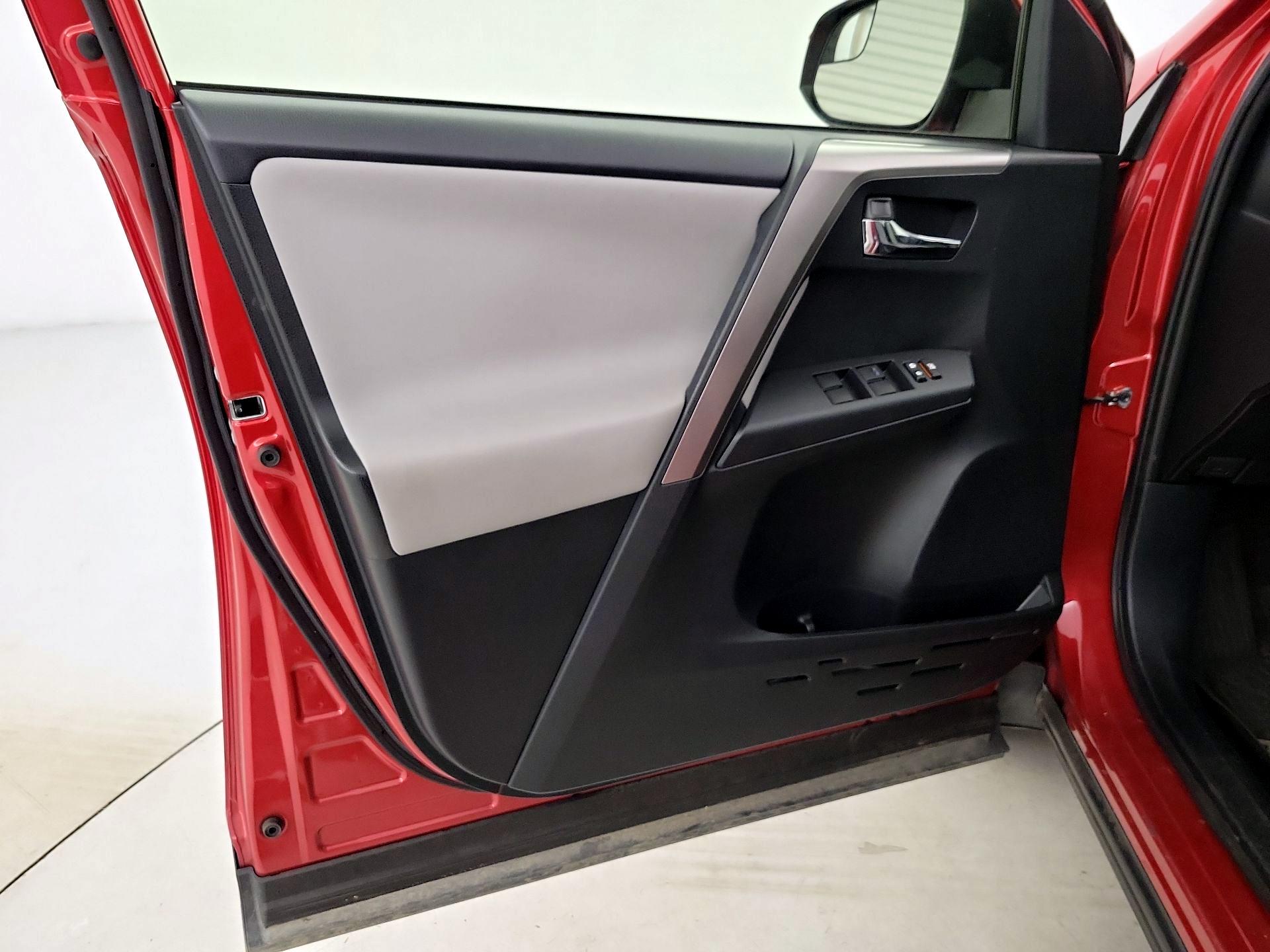 Thumbnail: 2017 Toyota RAV4 - 12