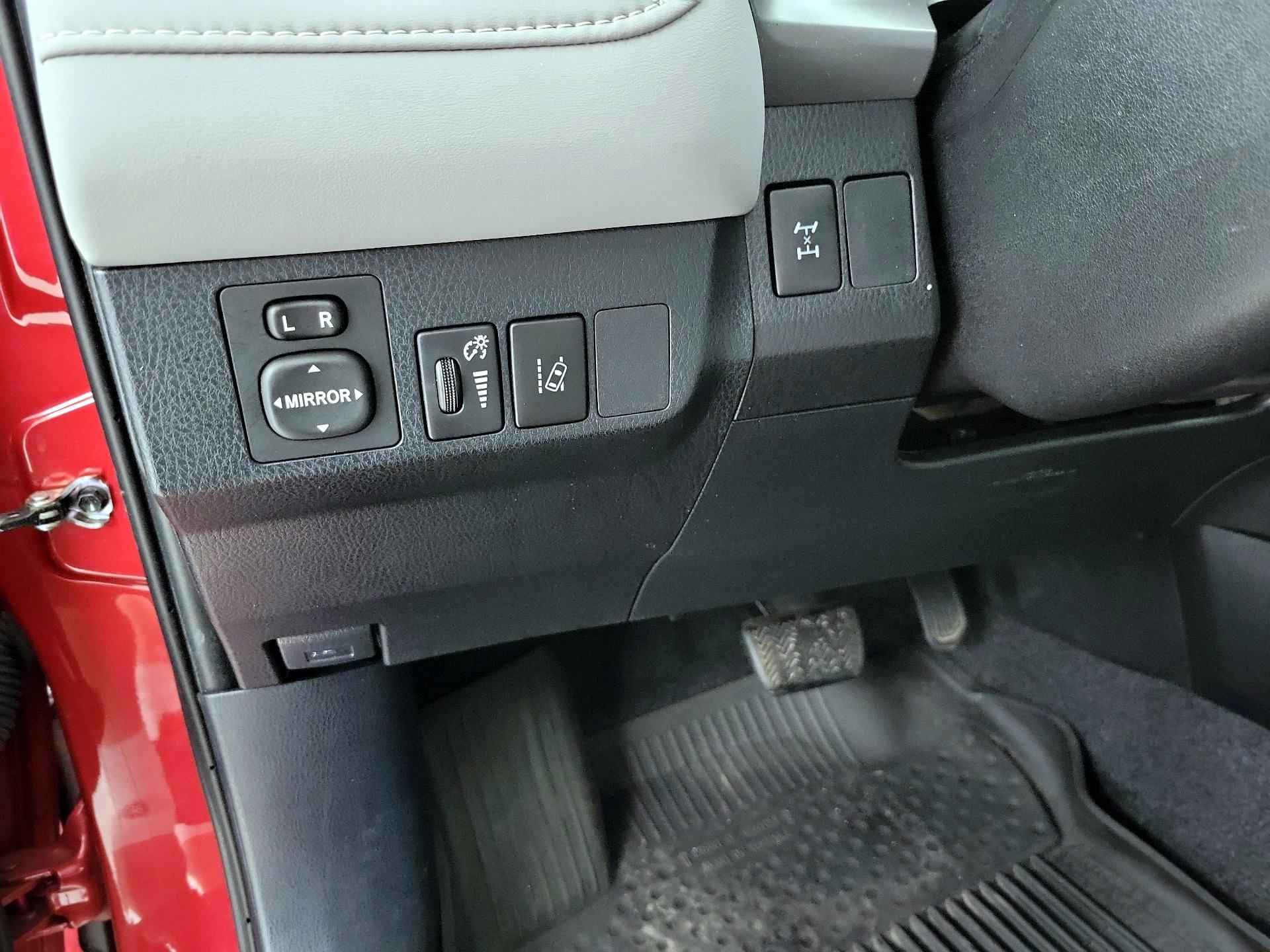 Thumbnail: 2017 Toyota RAV4 - 13