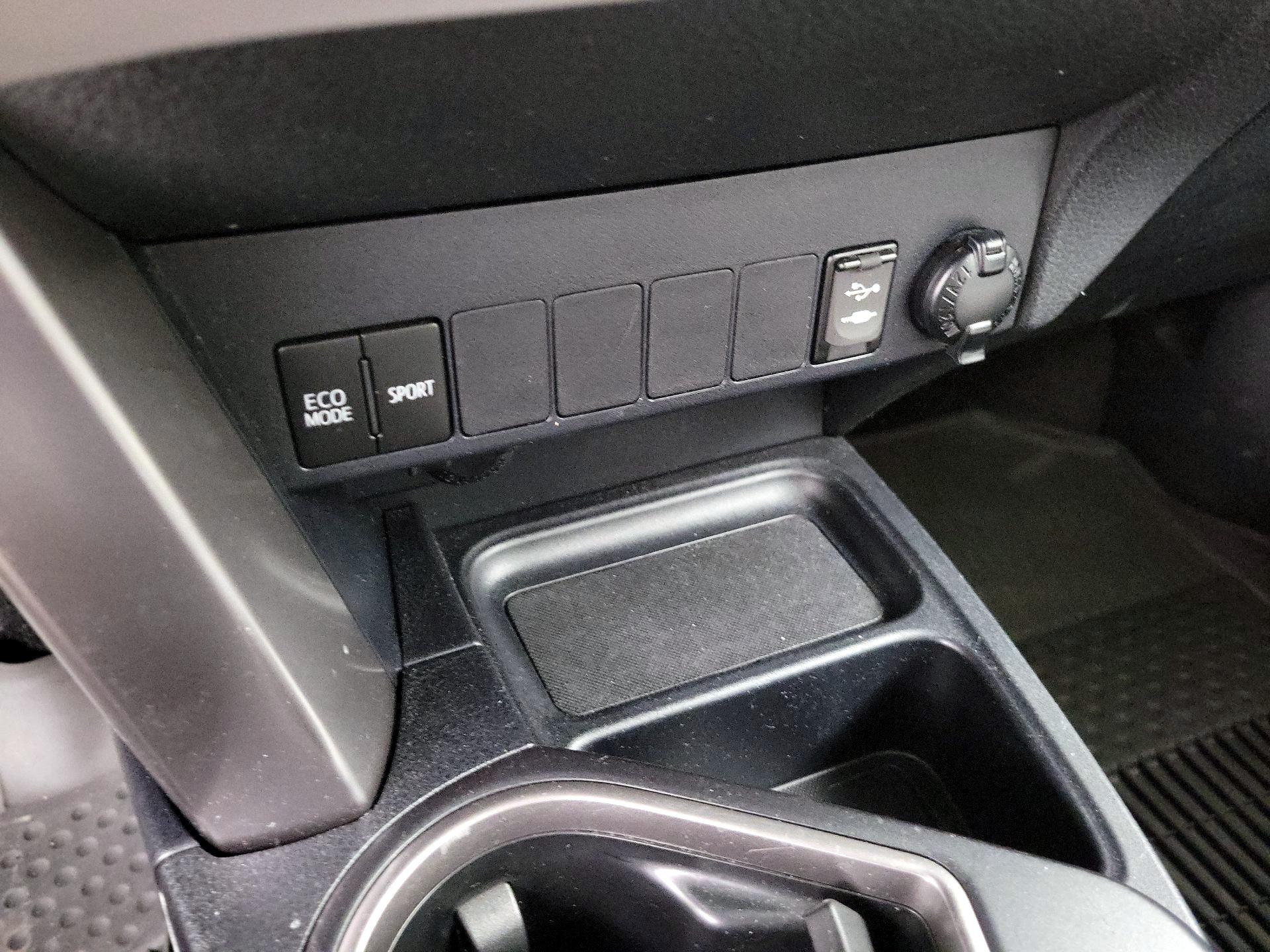 Thumbnail: 2017 Toyota RAV4 - 18