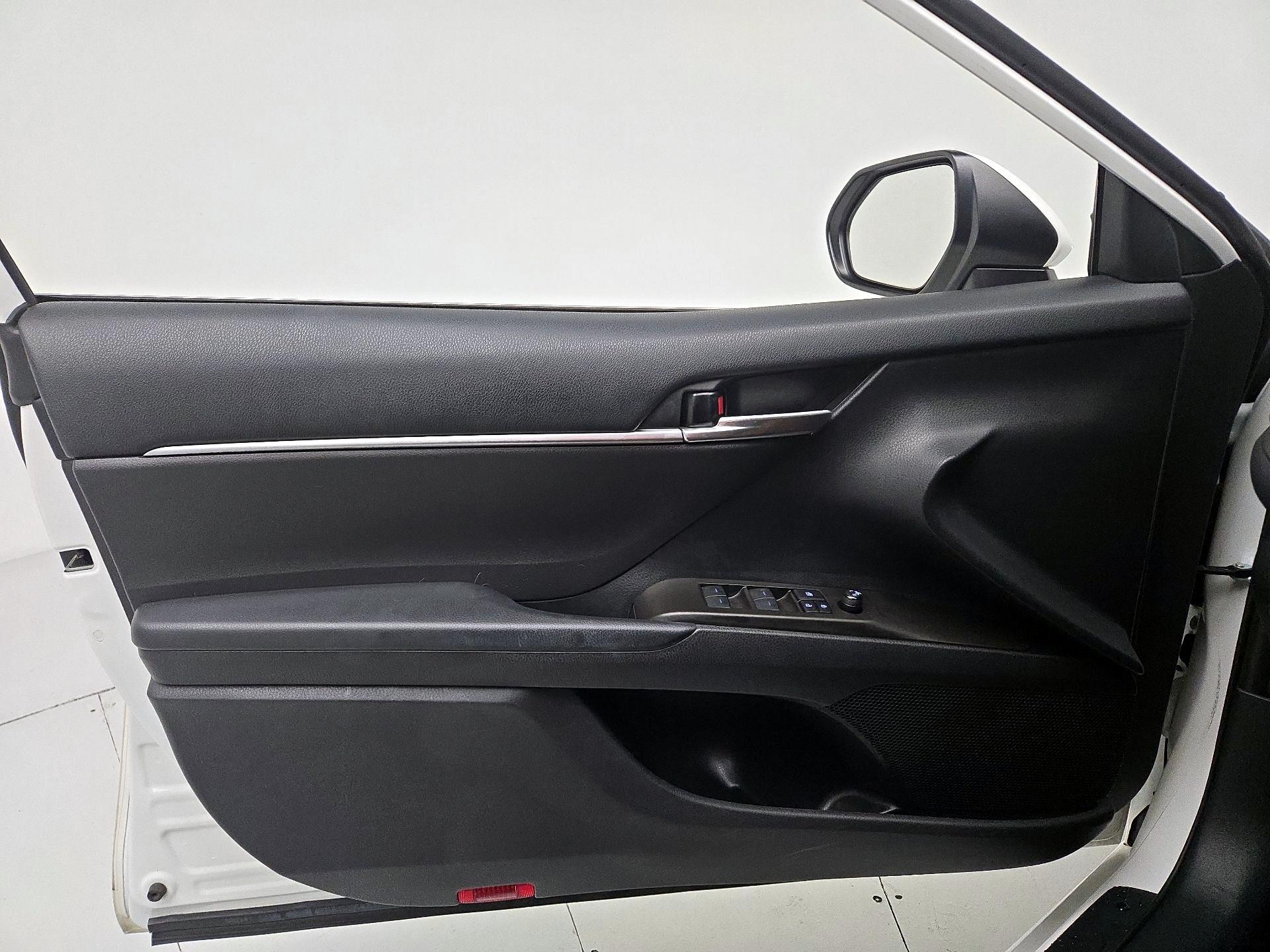 Thumbnail: 2022 Toyota Camry - 12