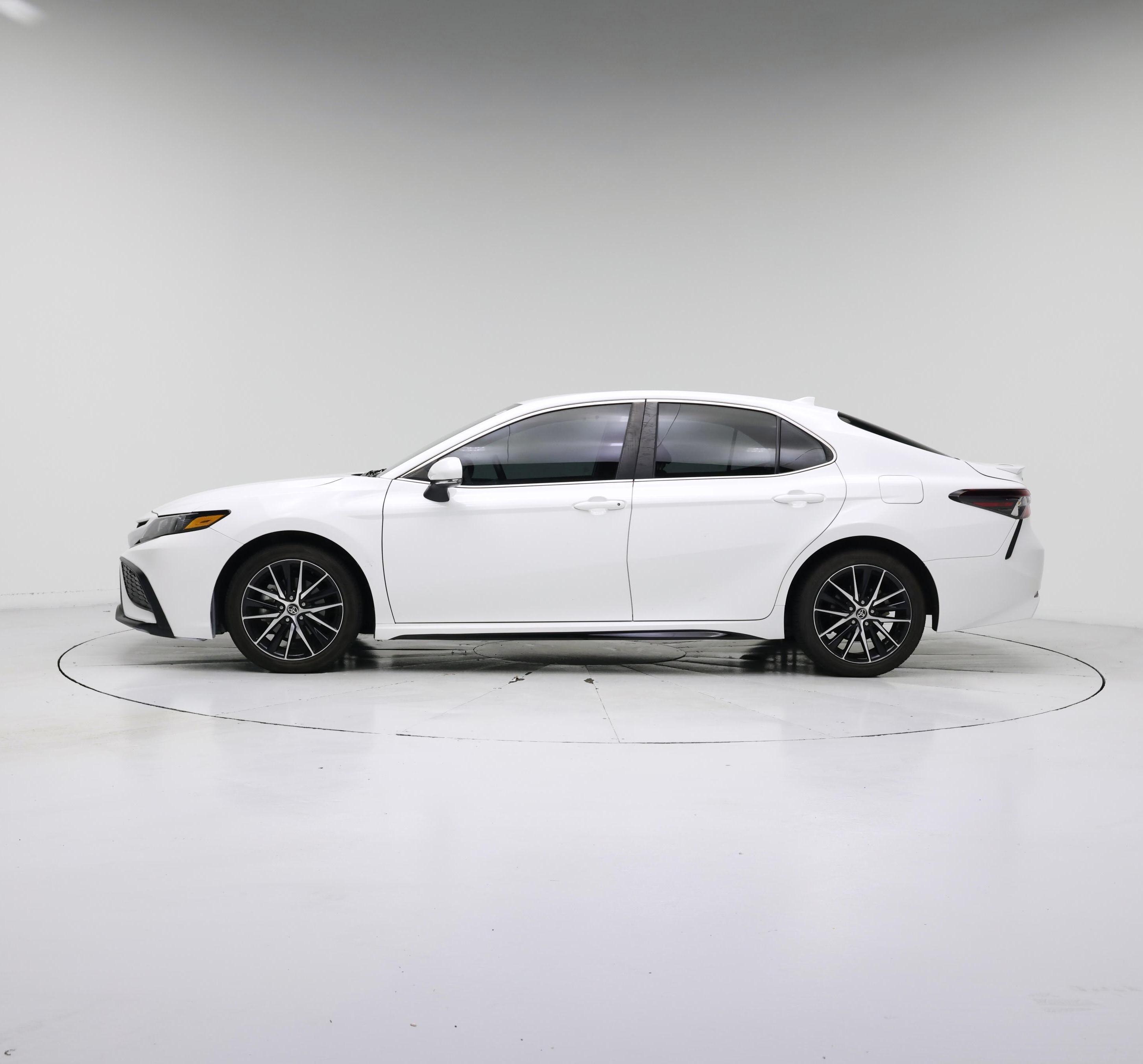 Thumbnail: 2022 Toyota Camry - 3