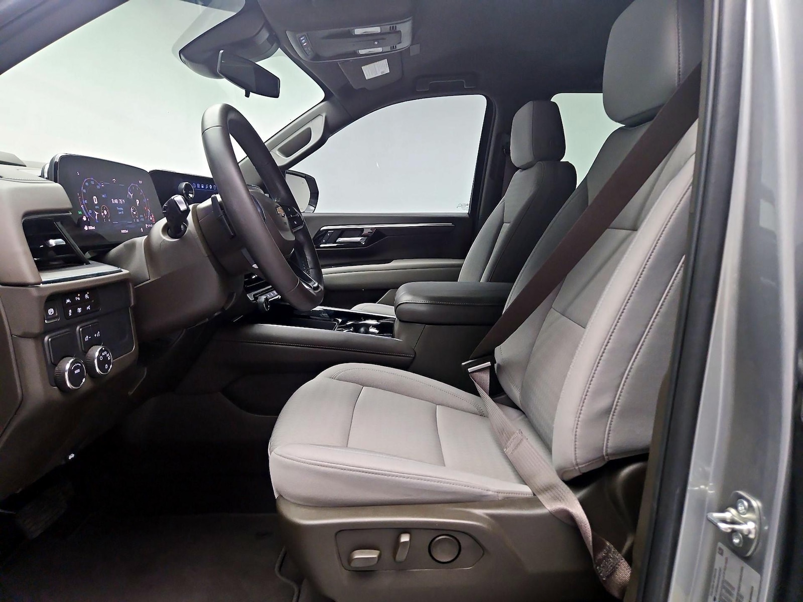 2025 Chevrolet Tahoe LS - Photo 11