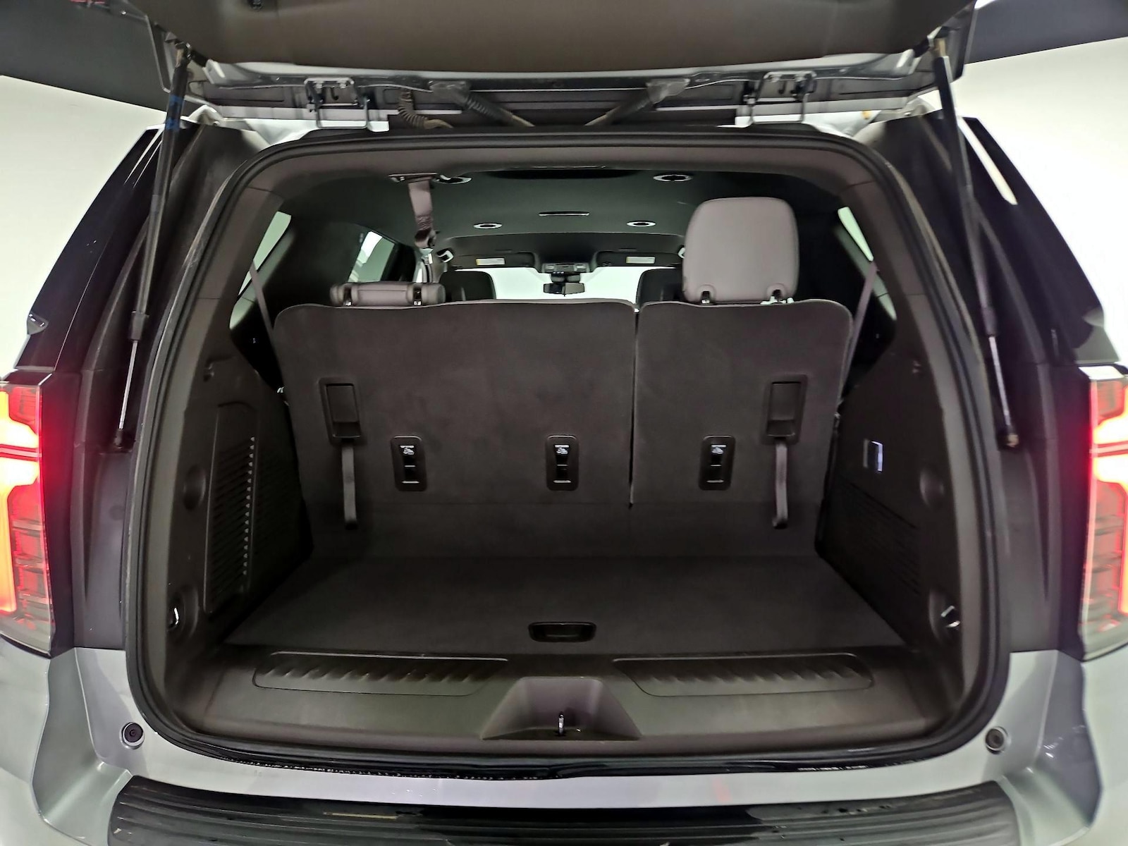 2025 Chevrolet Tahoe LS - Photo 22