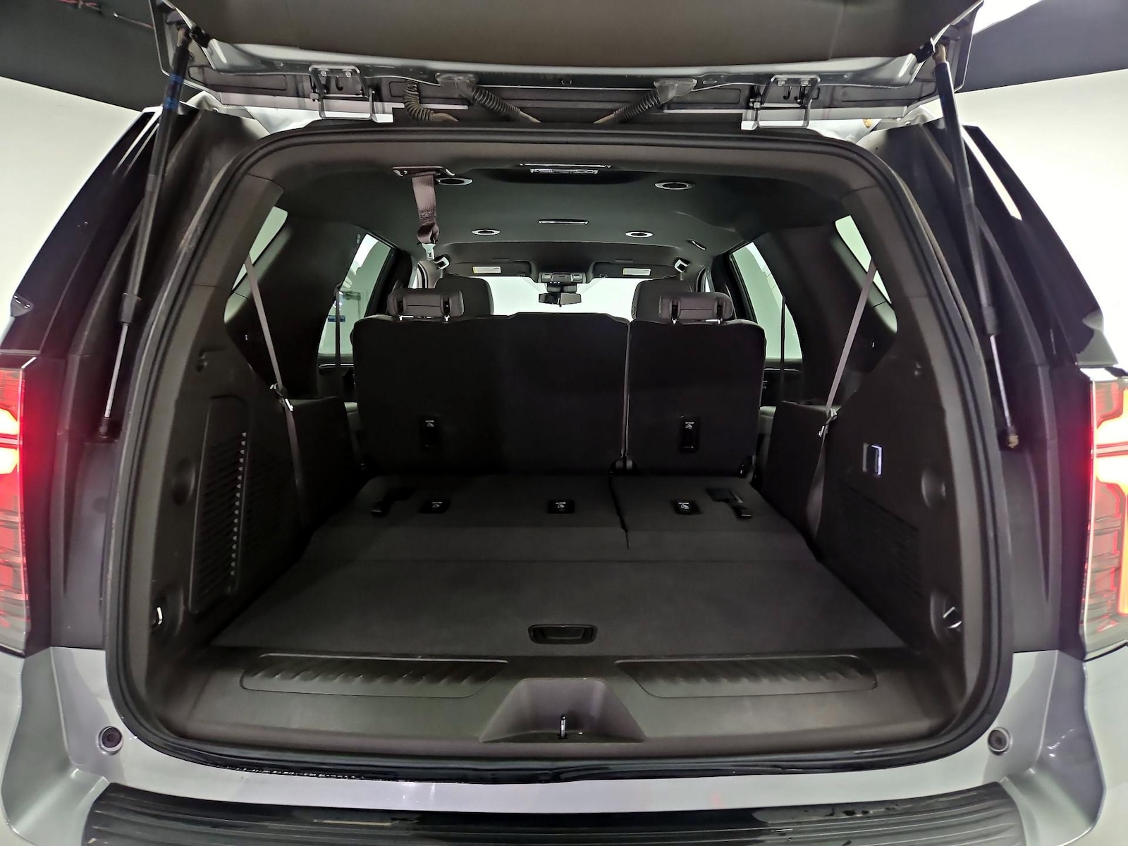 2025 Chevrolet Tahoe LS - Photo 23