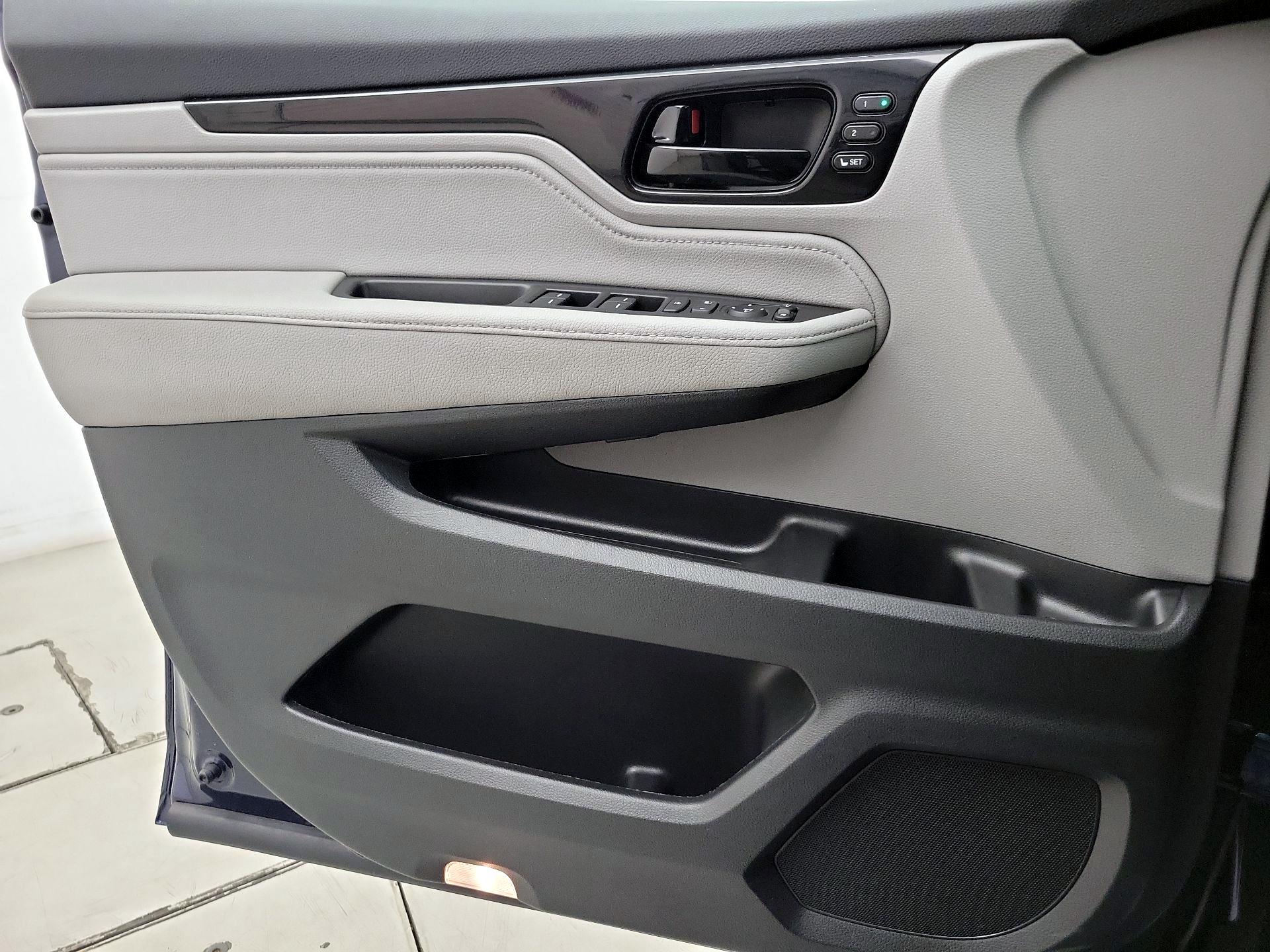 Thumbnail: 2023 Honda Odyssey - 12