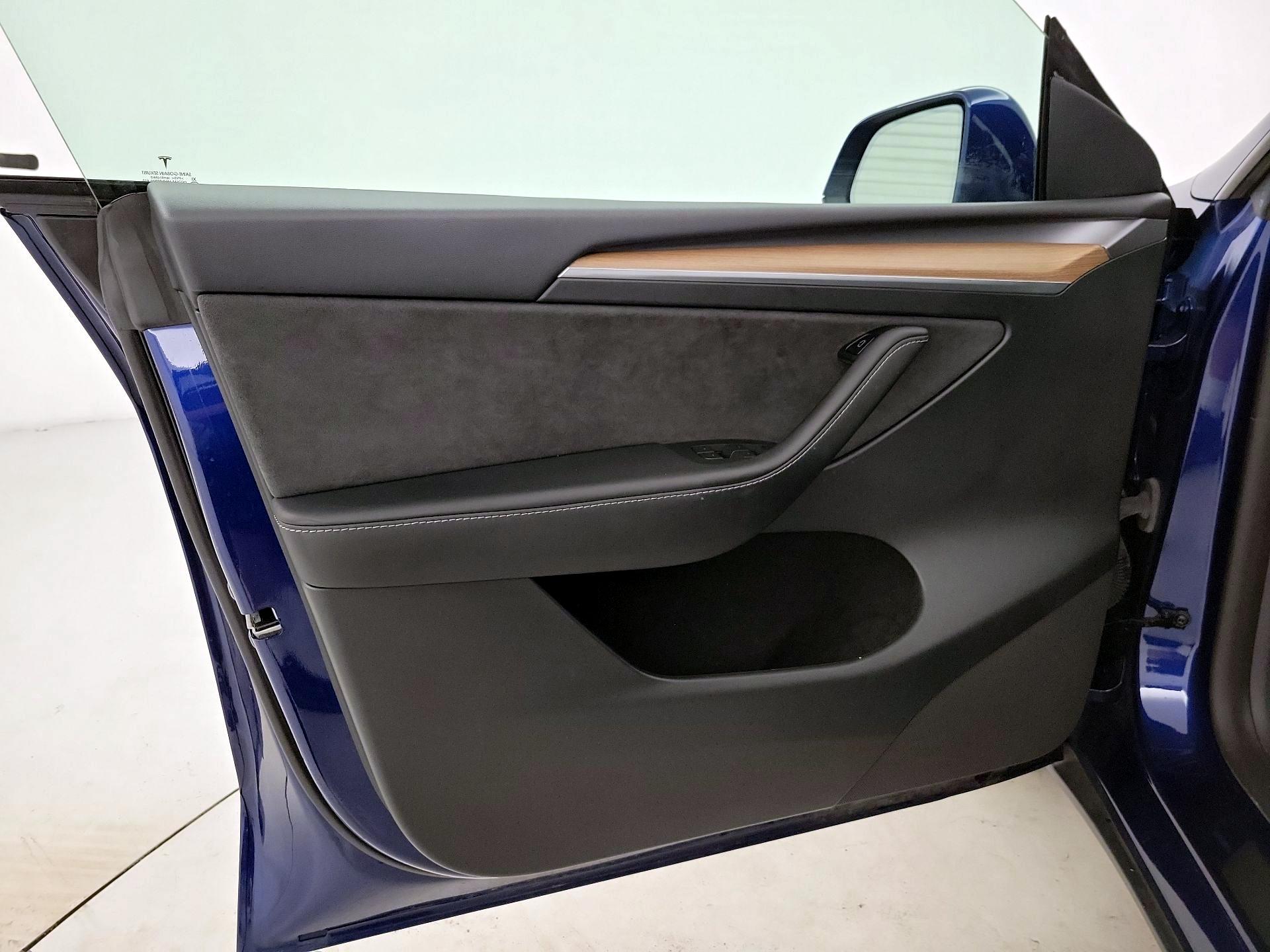 Thumbnail: 2023 Tesla Model Y - 12