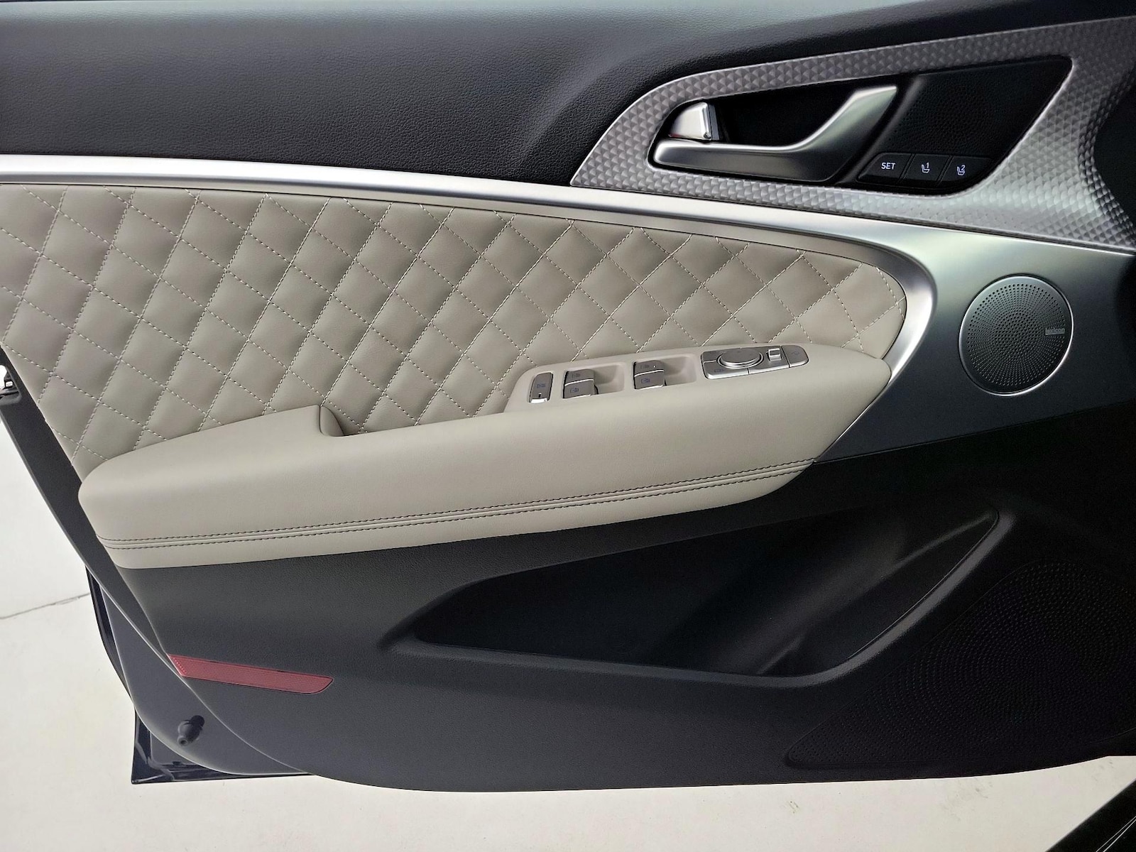 2023 GENESIS G70 Standard - Photo 13