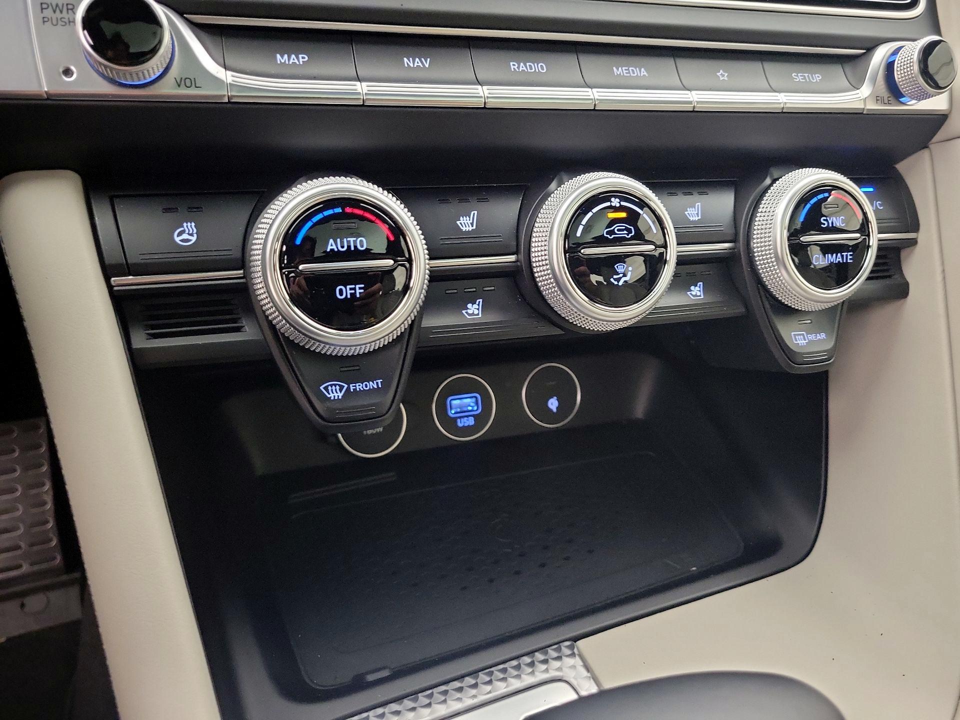 Thumbnail: 2023 Genesis G70 - 16