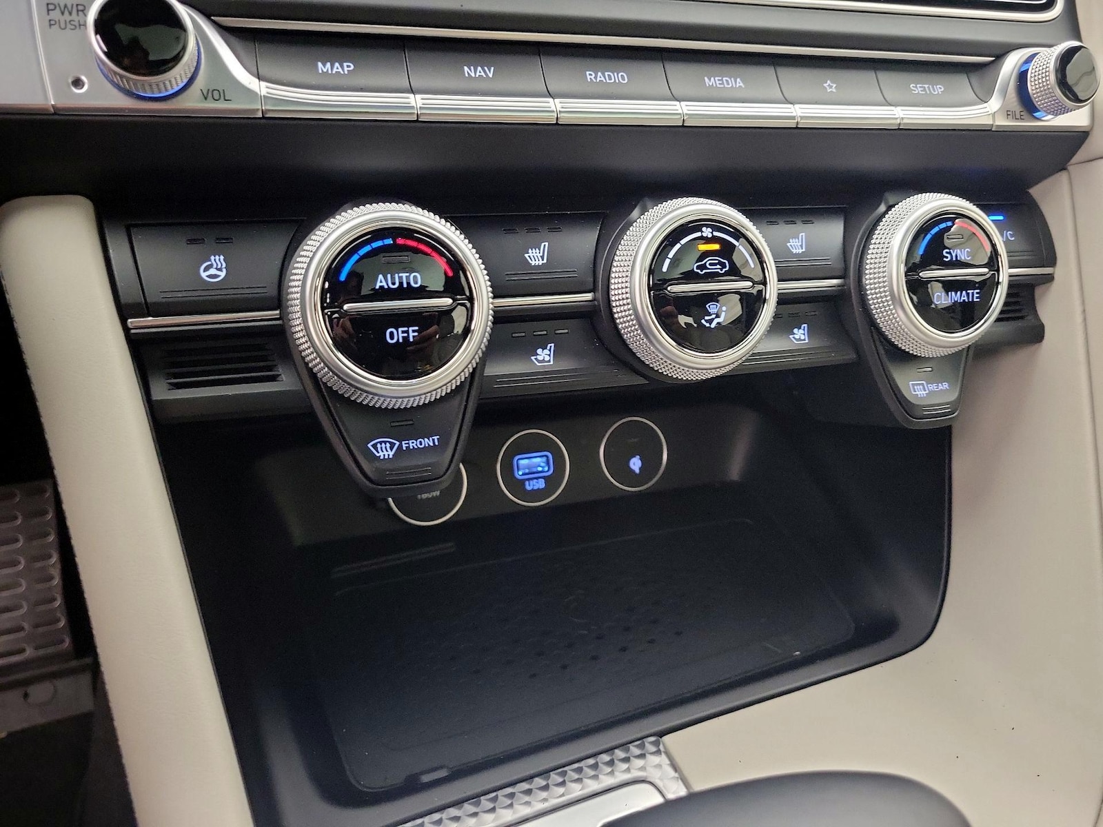2023 GENESIS G70 Standard - Photo 17