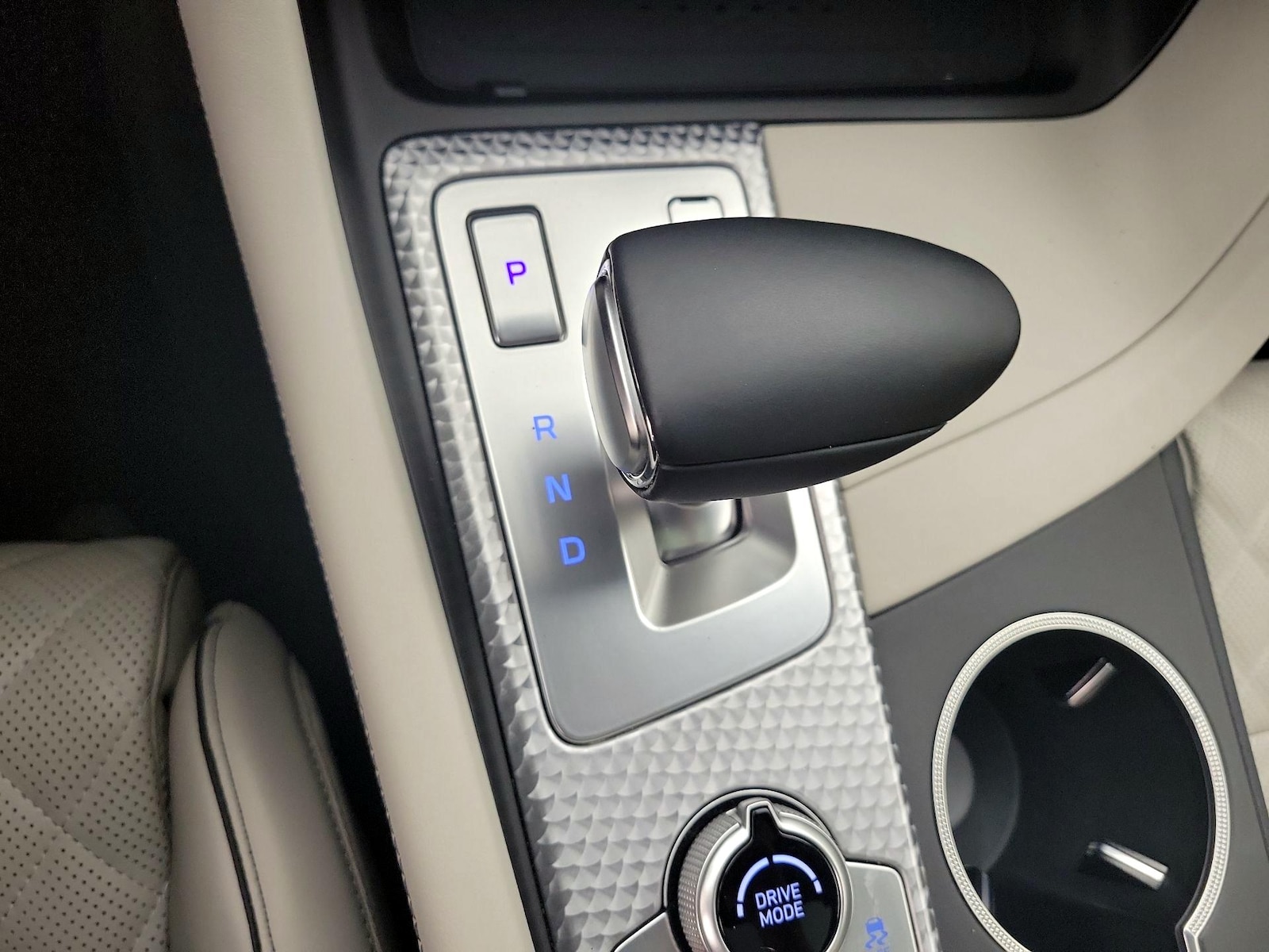 2023 GENESIS G70 Standard - Photo 18