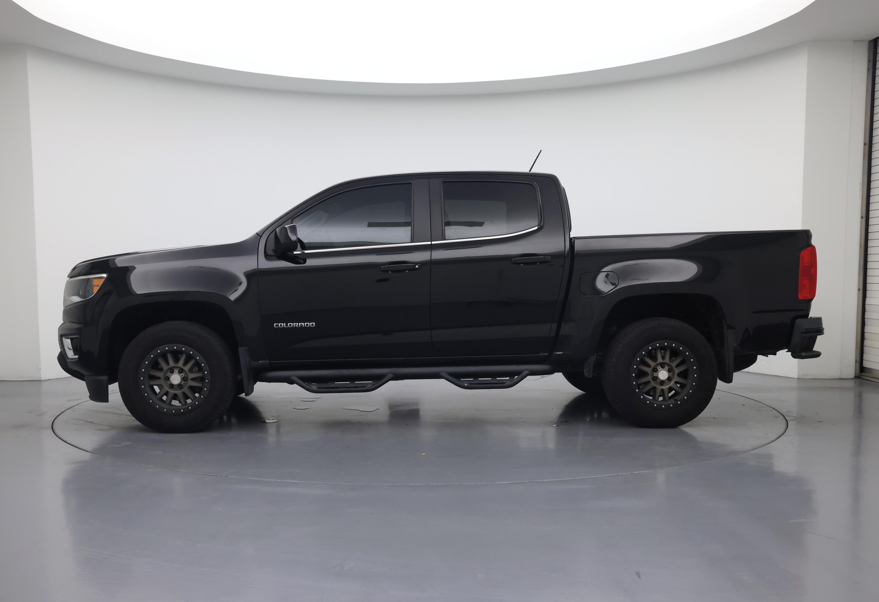 Thumbnail: 2017 Chevrolet Colorado - 3