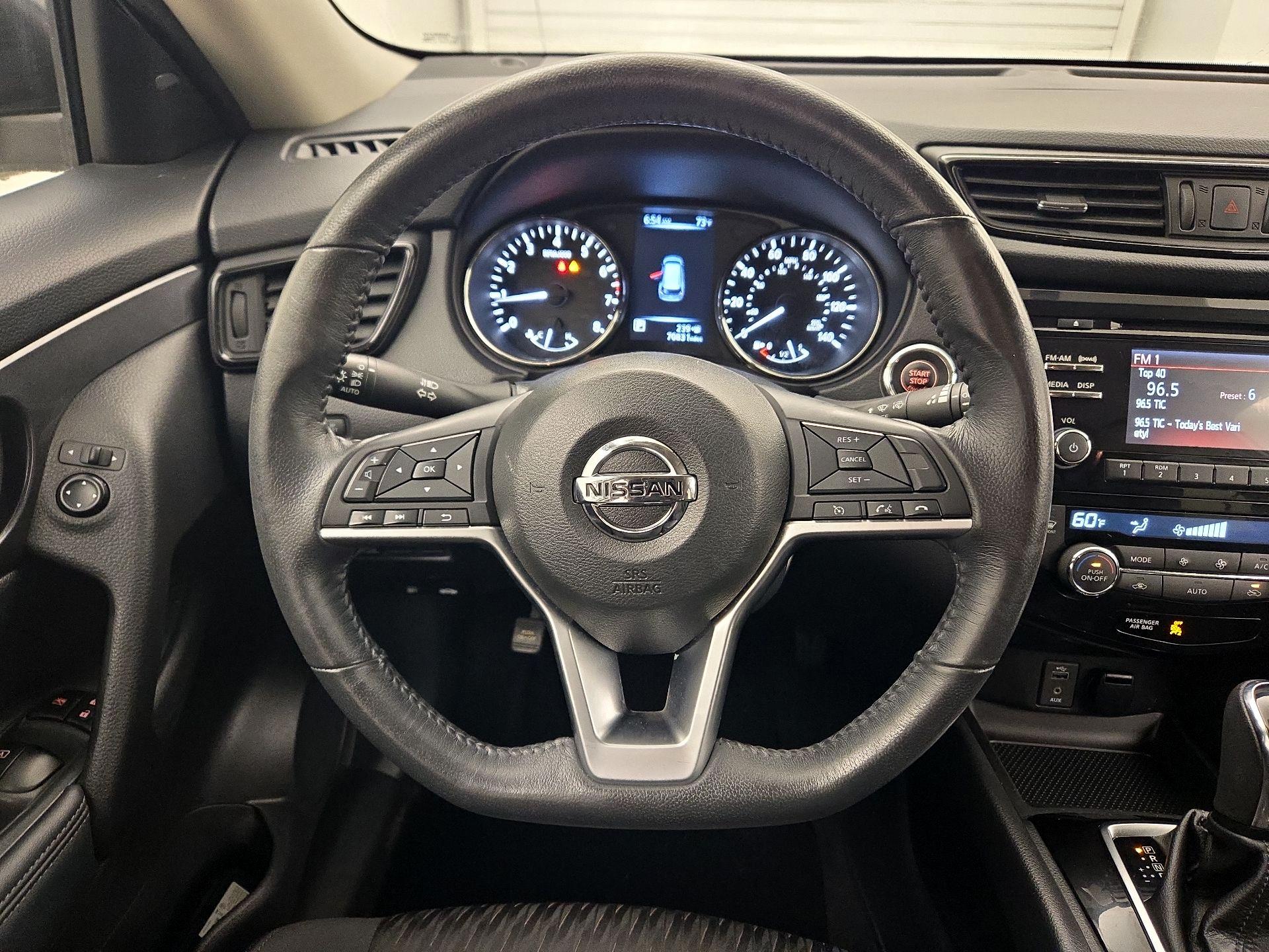 Thumbnail: 2017 Nissan Rogue - 10