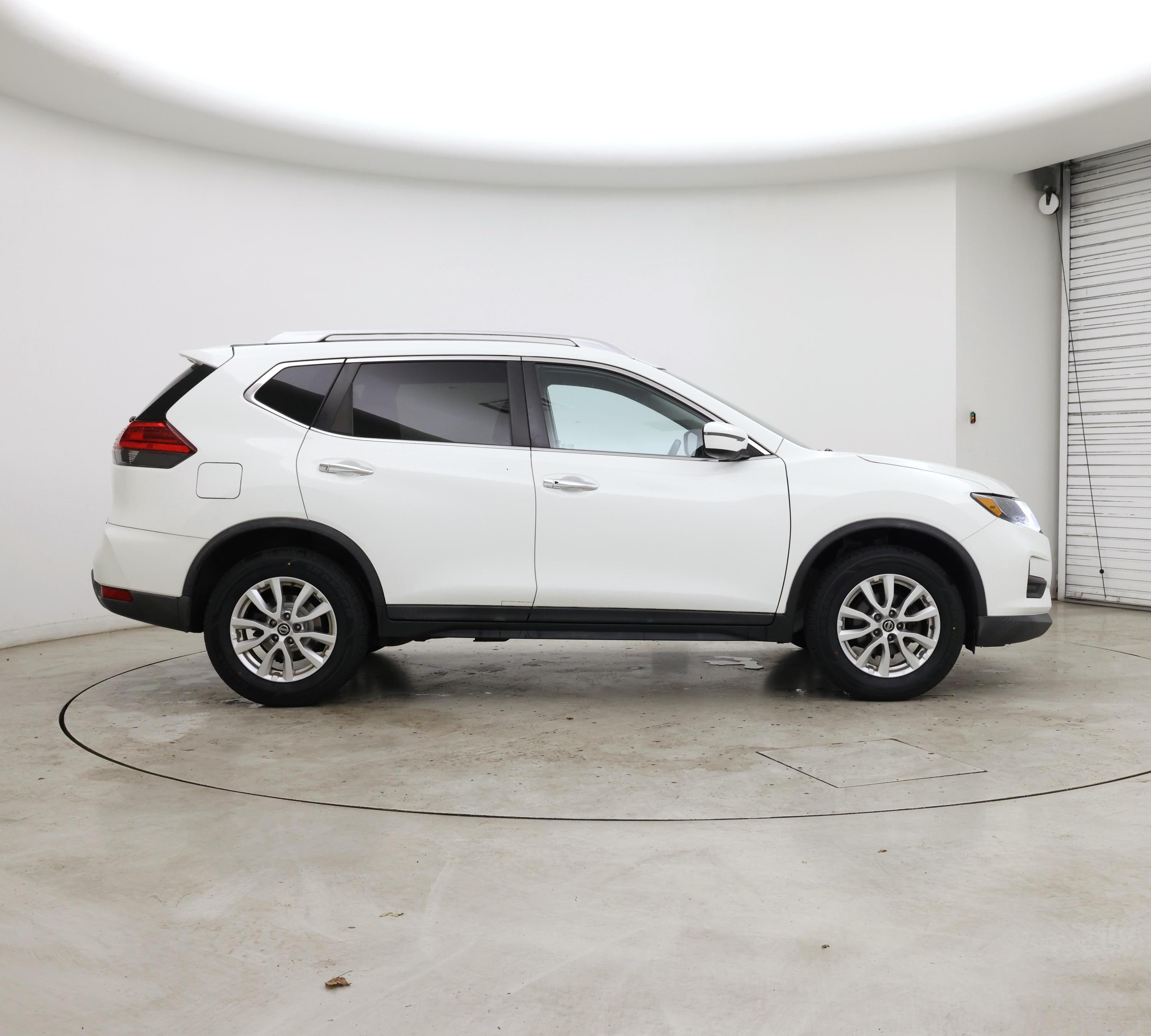 Thumbnail: 2017 Nissan Rogue - 7