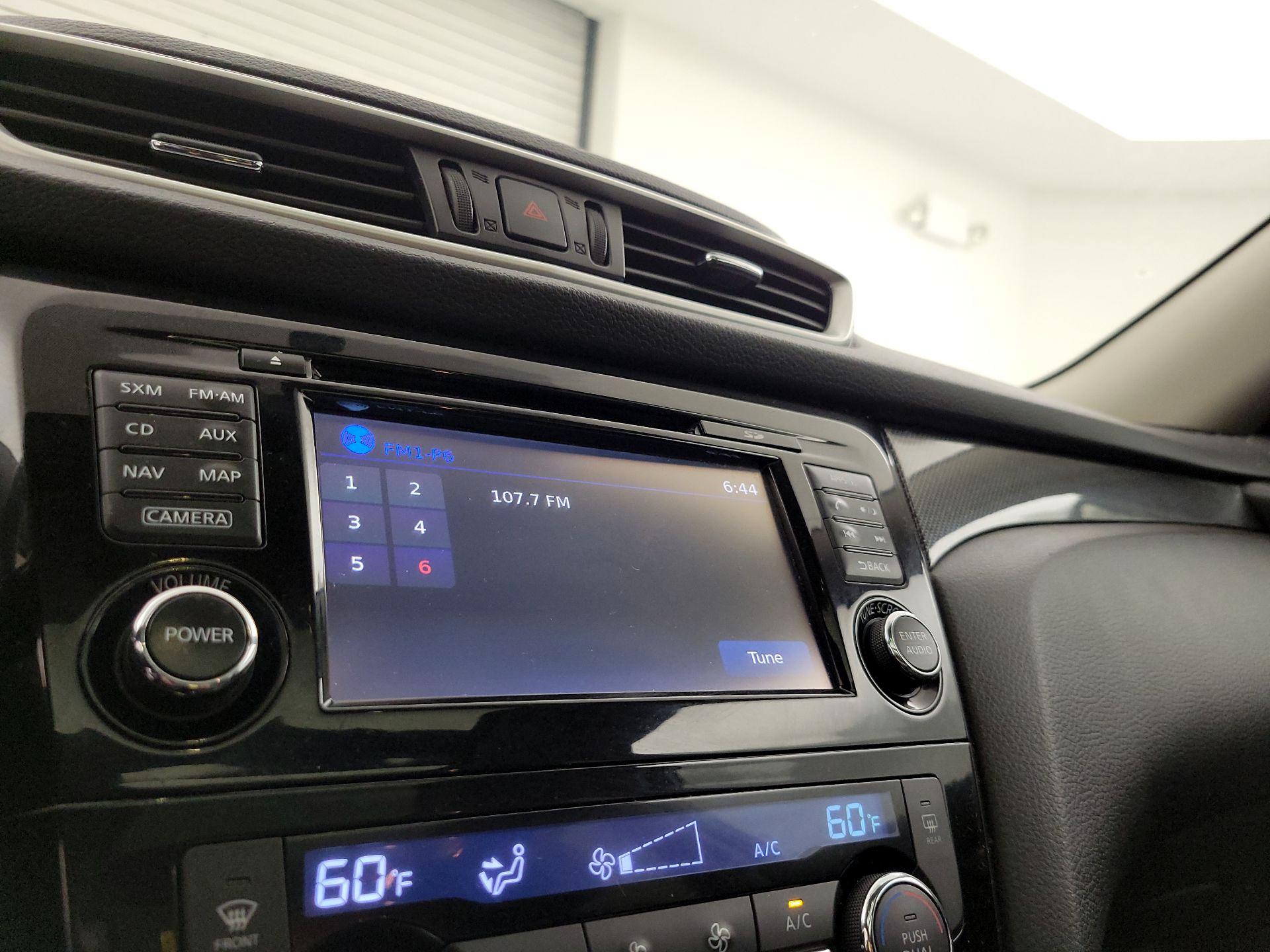 Thumbnail: 2016 Nissan Rogue - 16