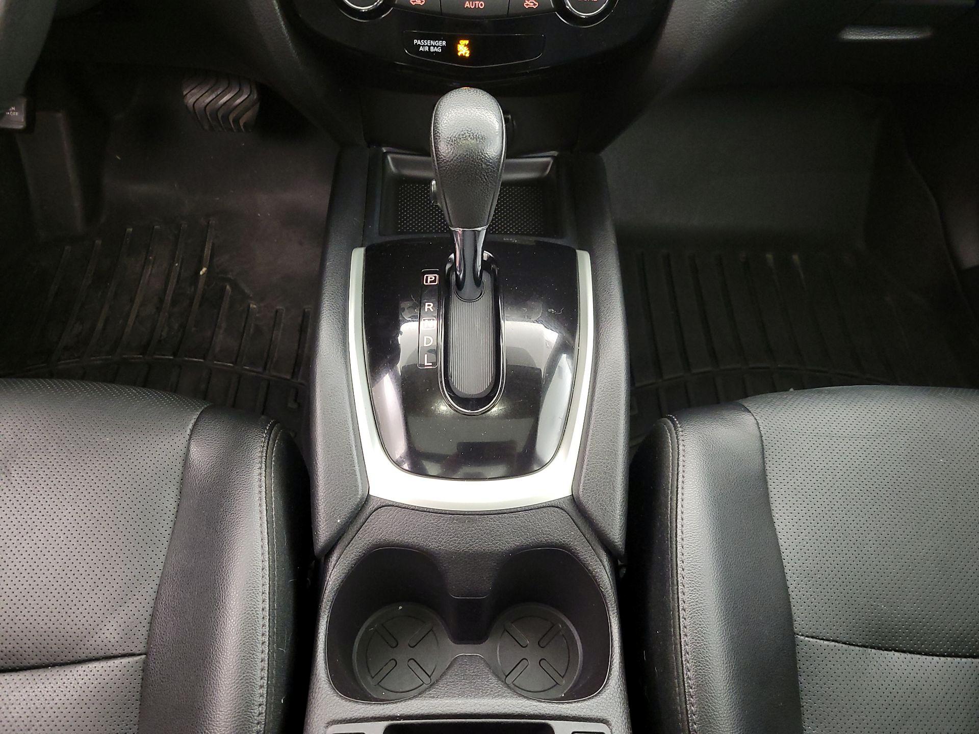 Thumbnail: 2016 Nissan Rogue - 18