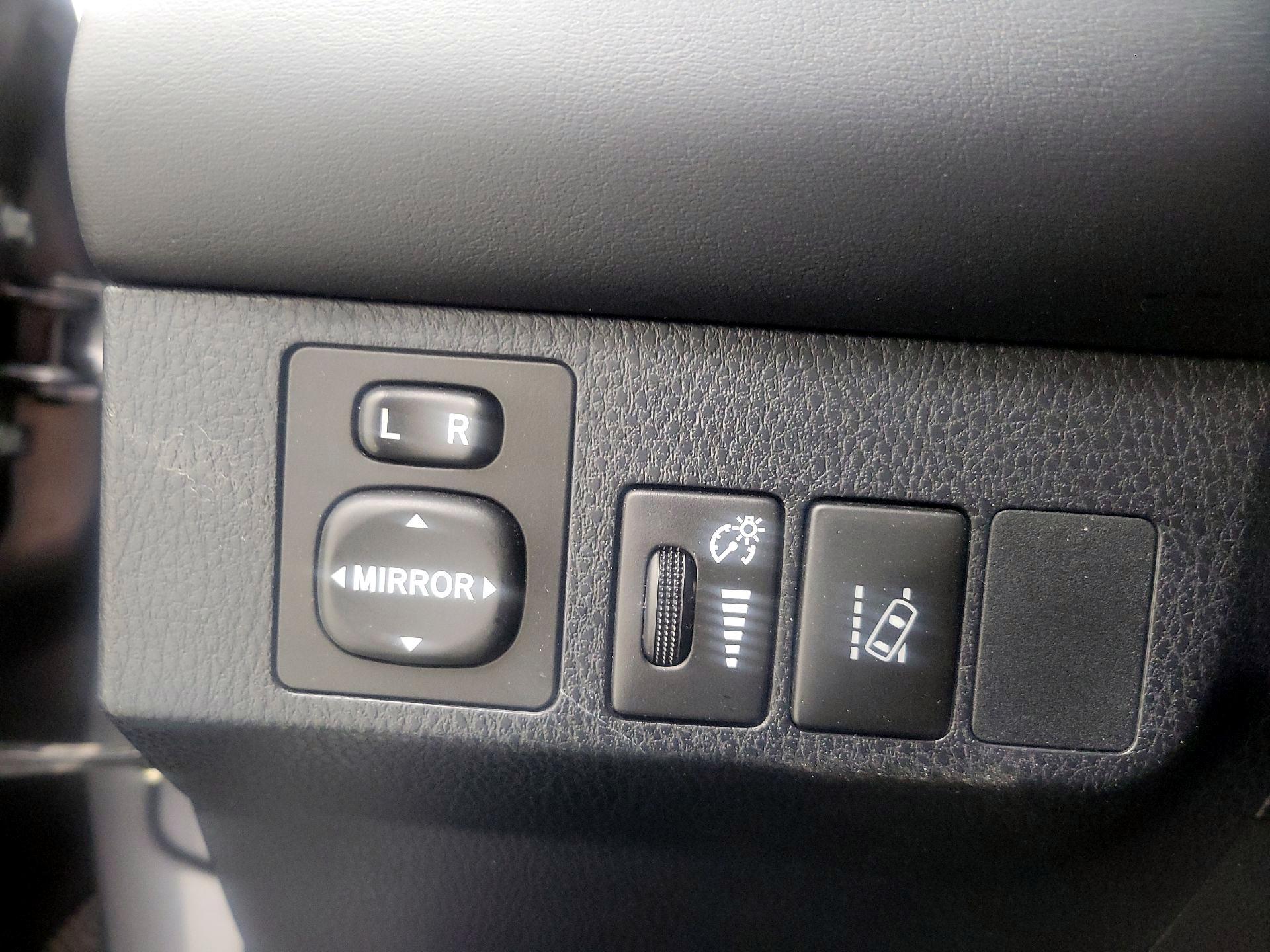 Thumbnail: 2018 Toyota RAV4 - 13