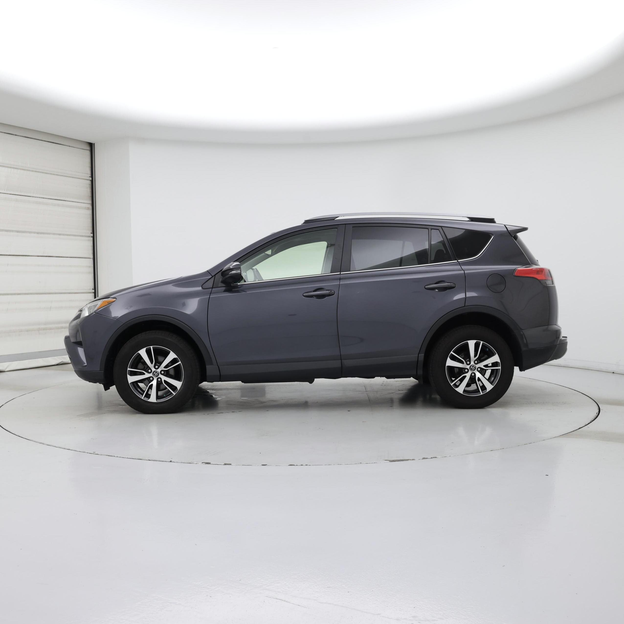 Thumbnail: 2018 Toyota RAV4 - 3