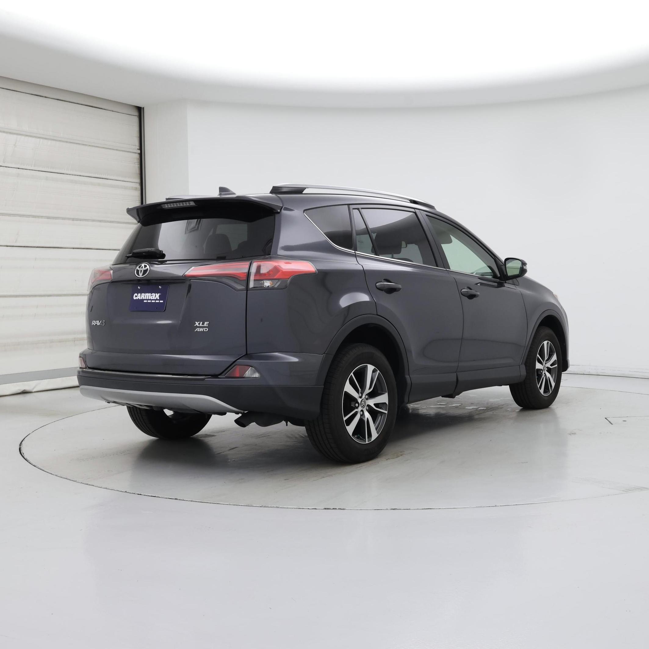 Thumbnail: 2018 Toyota RAV4 - 8