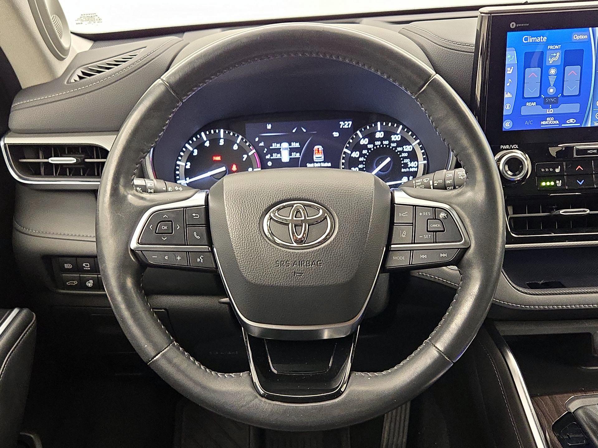 Thumbnail: 2021 Toyota Highlander - 10