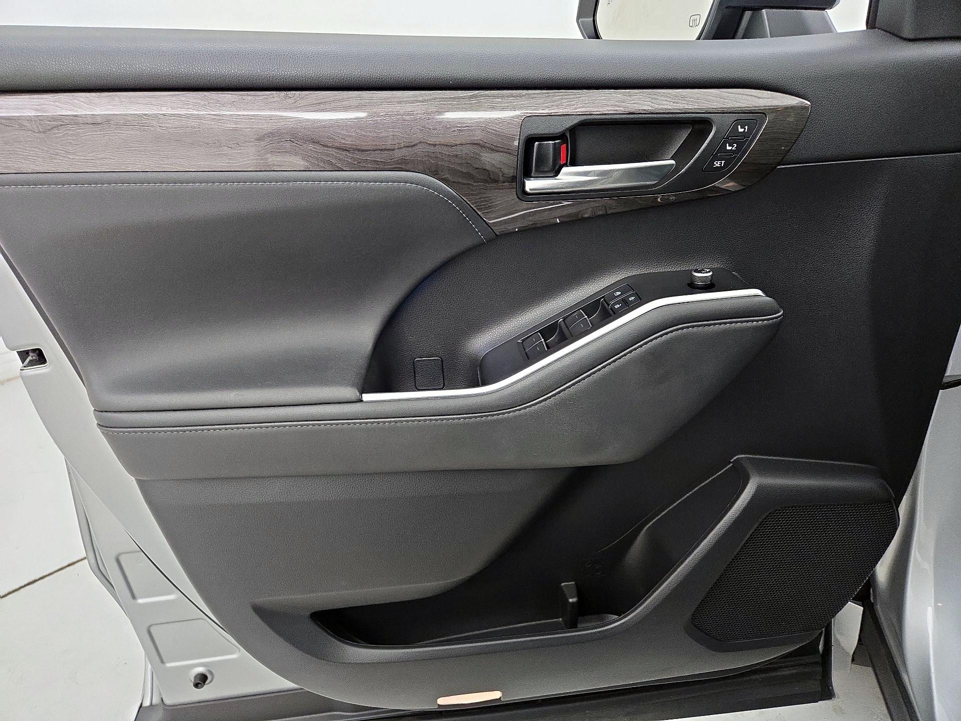 Thumbnail: 2021 Toyota Highlander - 12