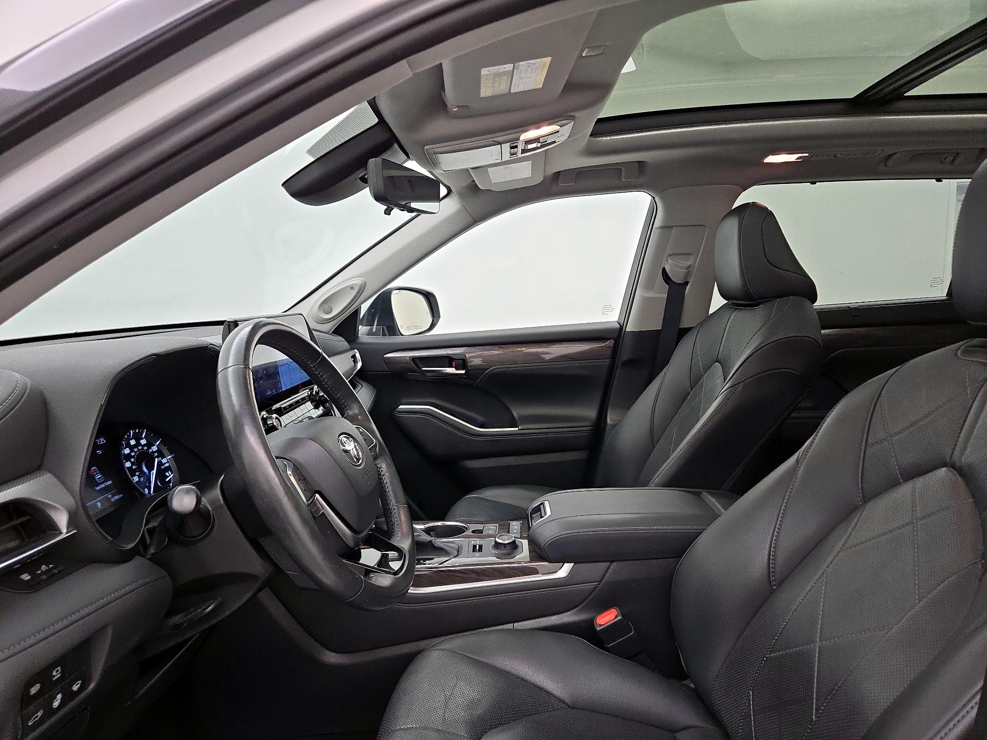 Thumbnail: 2021 Toyota Highlander - 20