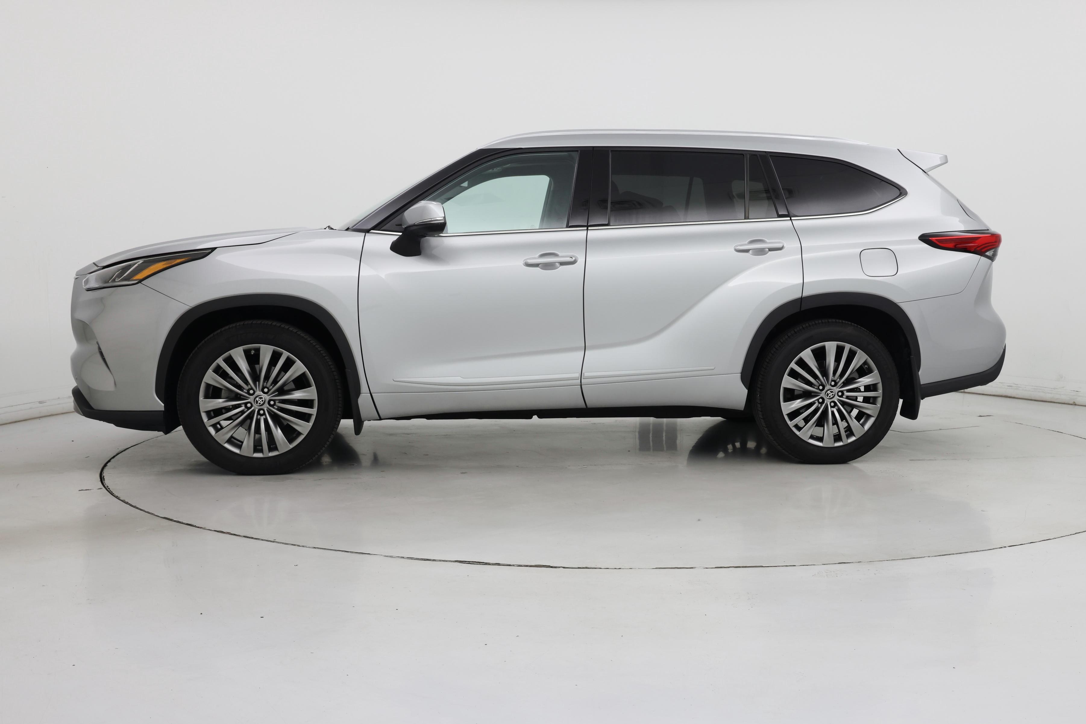 Thumbnail: 2021 Toyota Highlander - 3