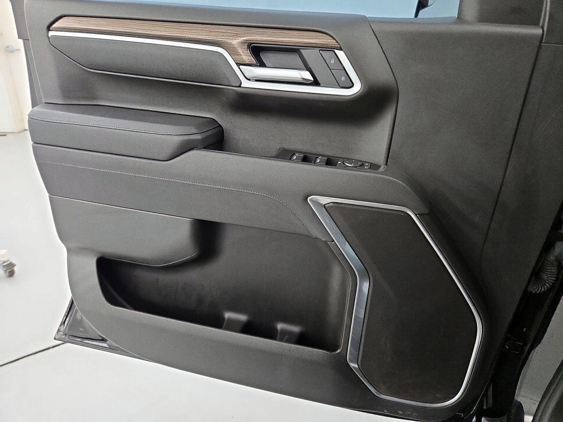 Thumbnail: 2026 Chevrolet Silverado 1500 - 12
