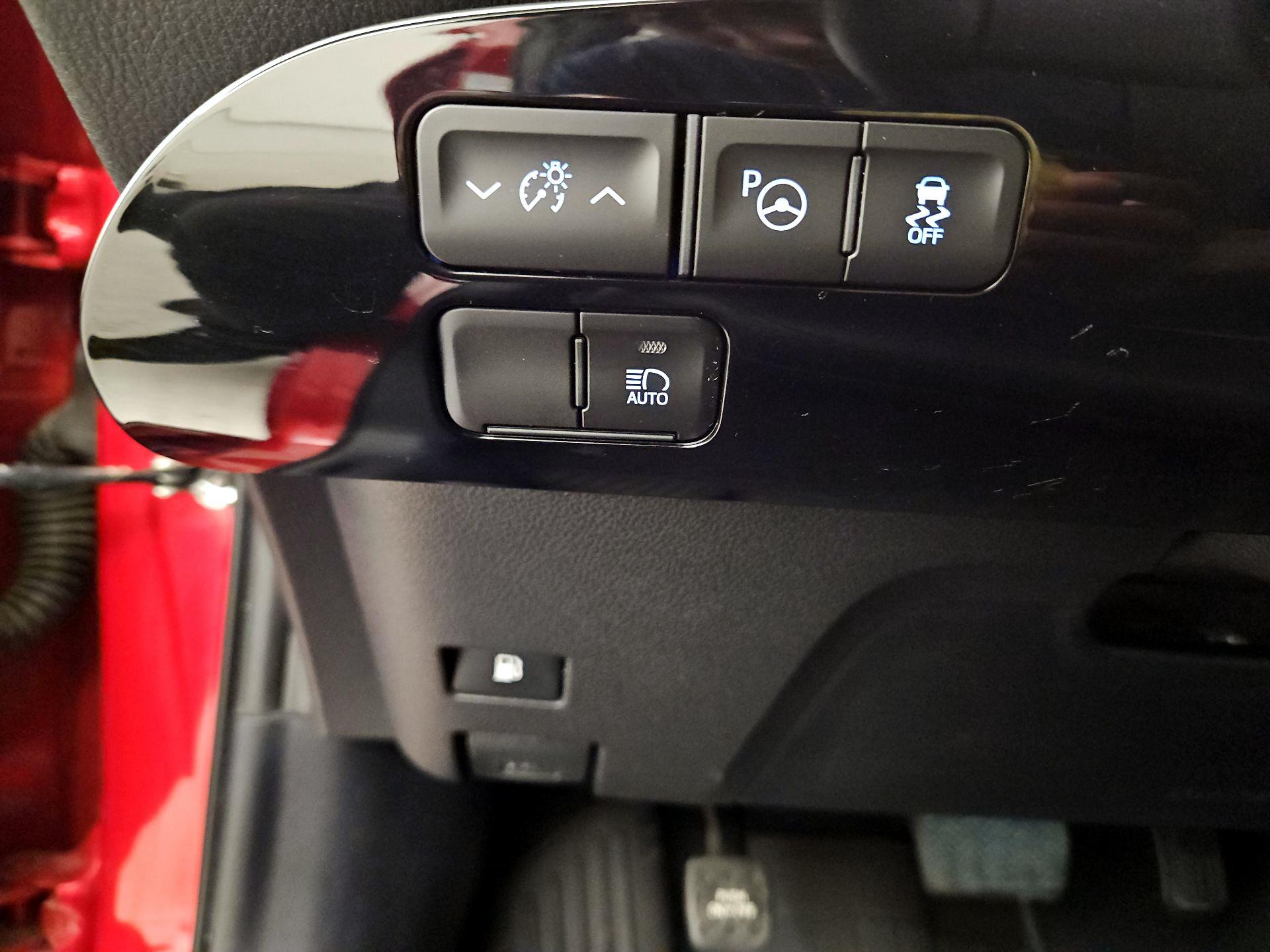 Thumbnail: 2021 Toyota Prius - 13