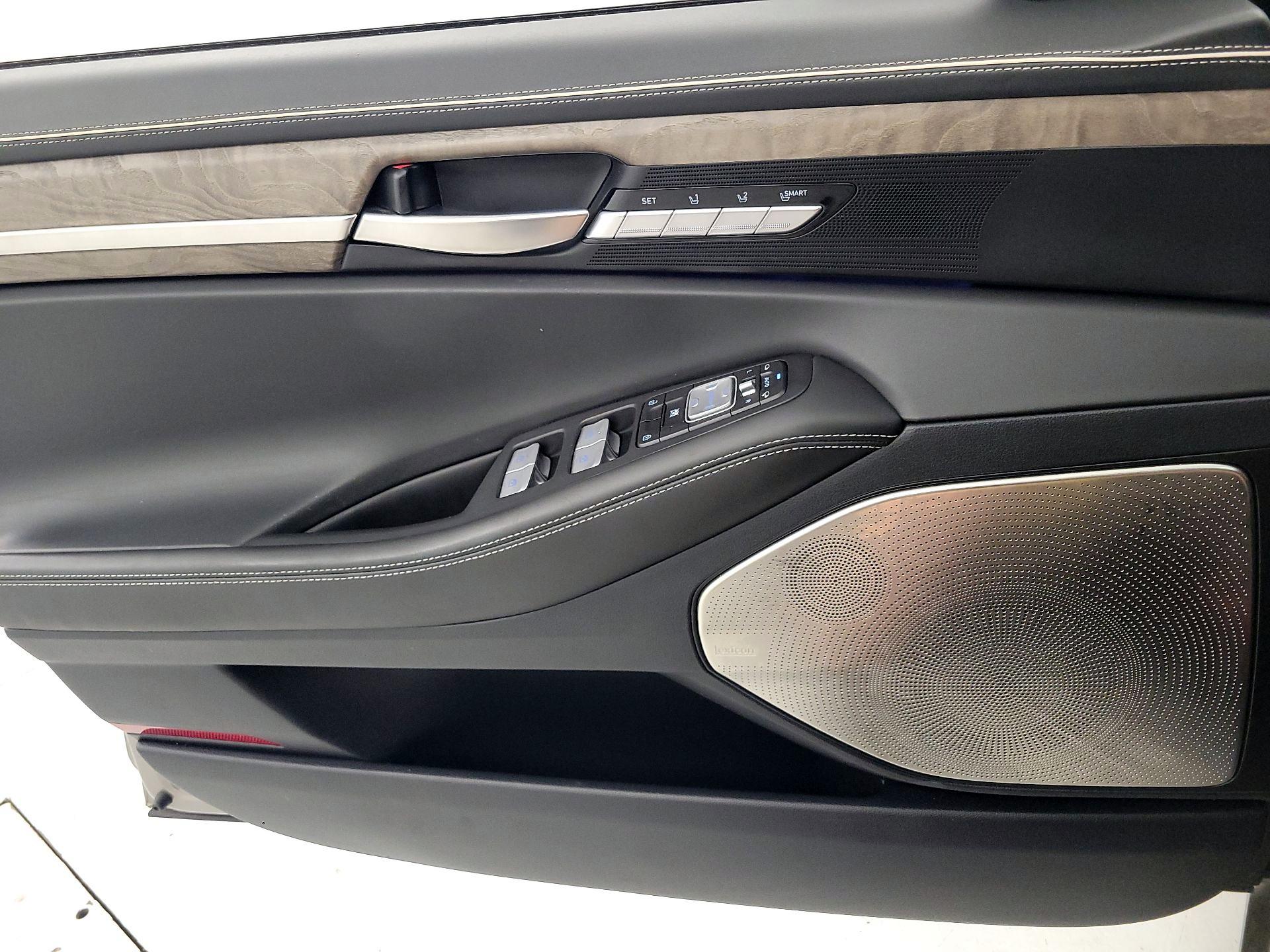 Thumbnail: 2021 Genesis G90 - 12
