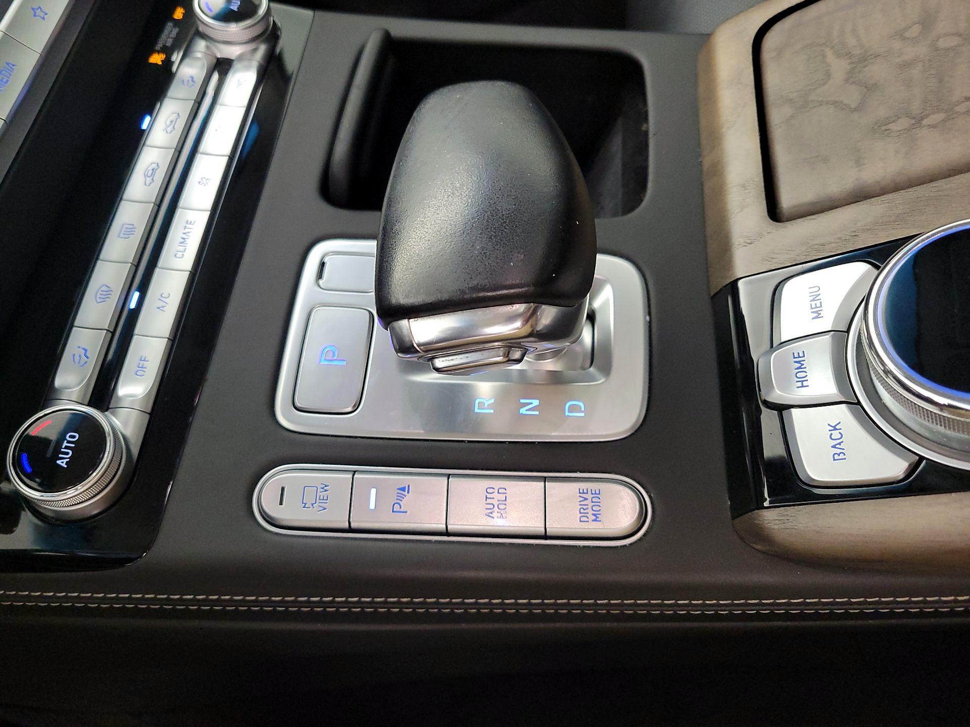 Thumbnail: 2021 Genesis G90 - 18