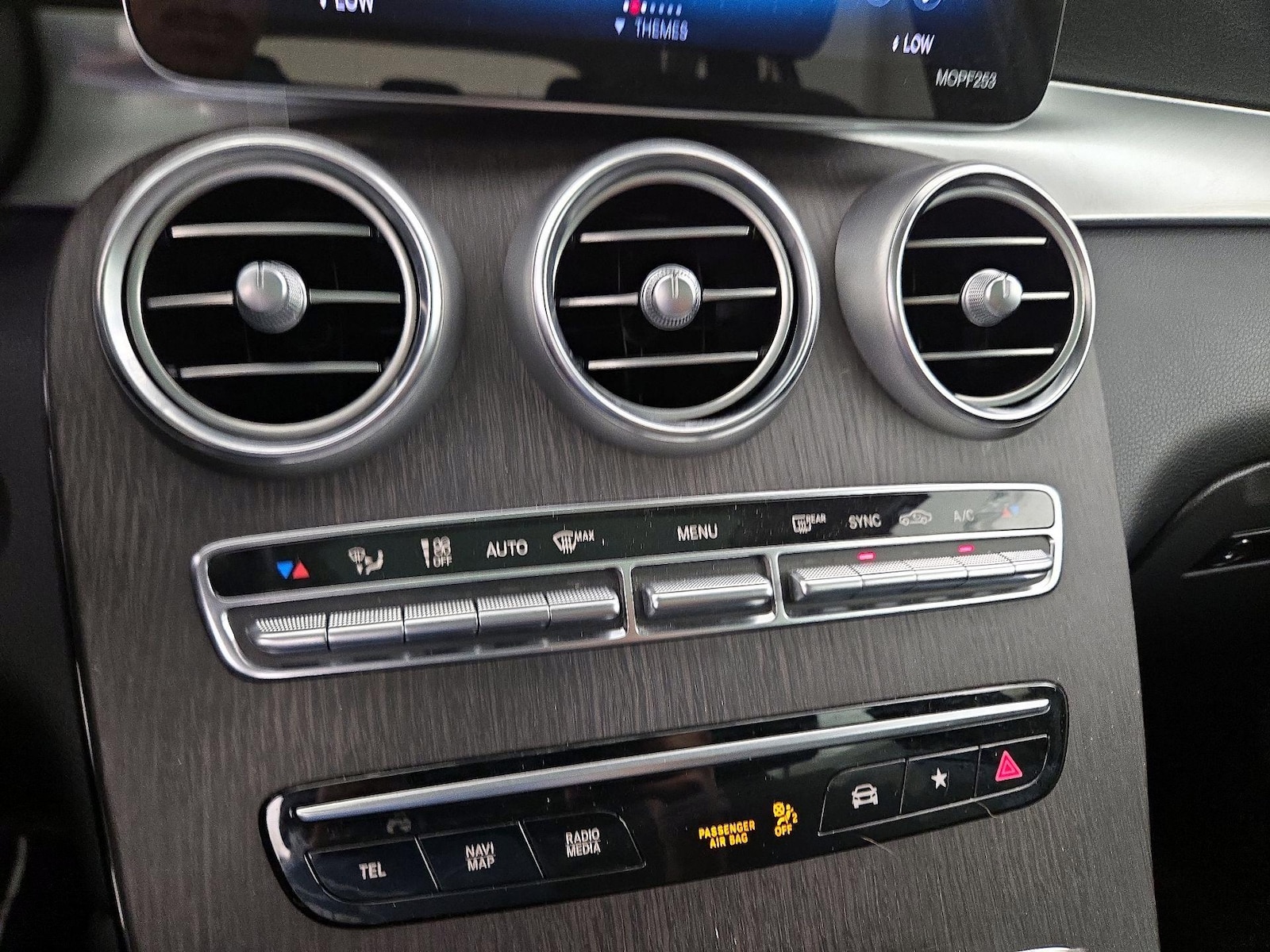 2021 Mercedes-Benz GLC GLC300 - Photo 17