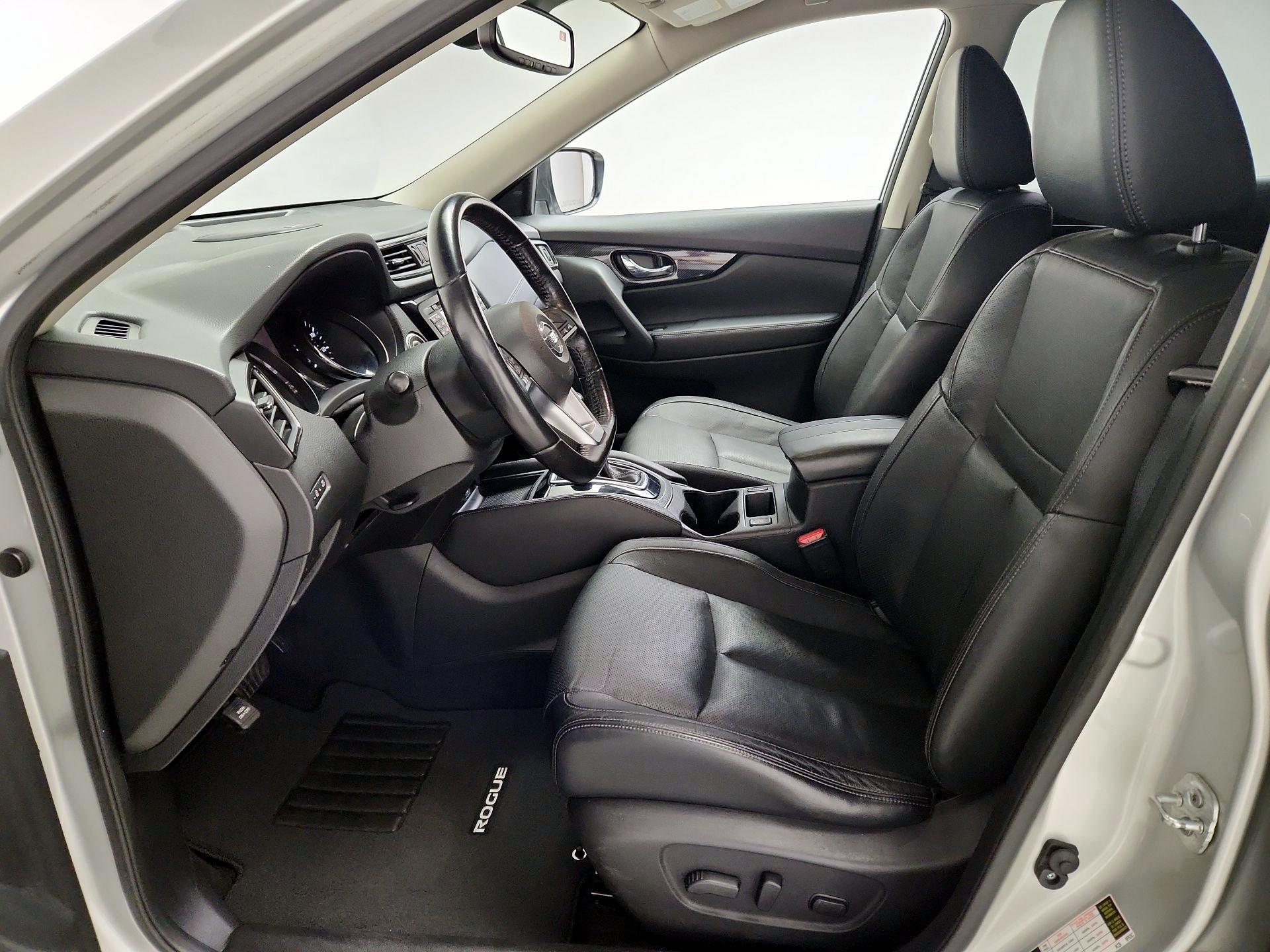 Thumbnail: 2017 Nissan Rogue - 11