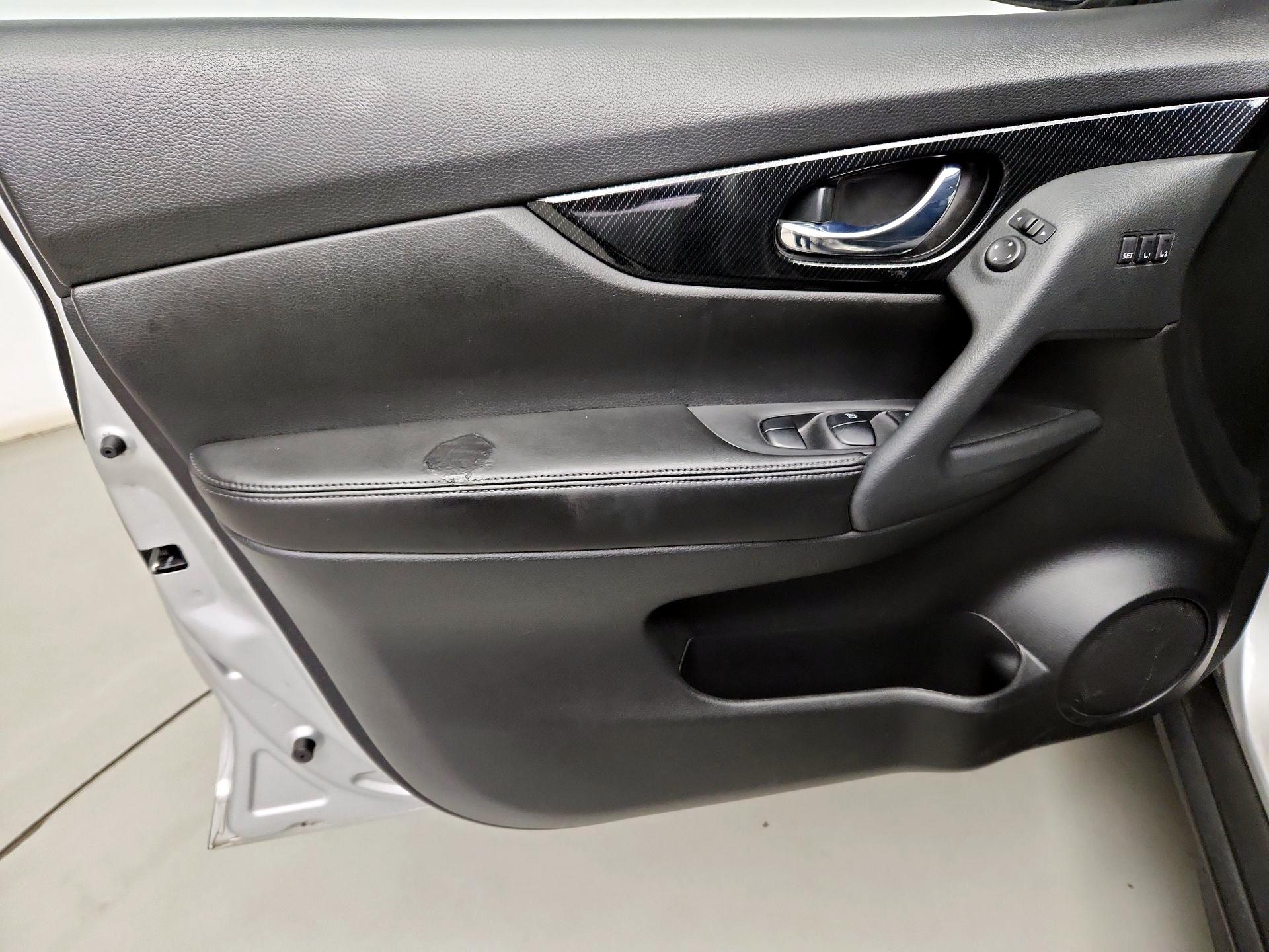 Thumbnail: 2017 Nissan Rogue - 12