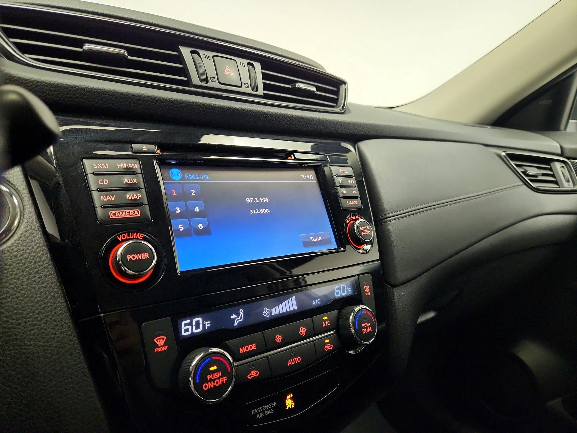 Thumbnail: 2017 Nissan Rogue - 16