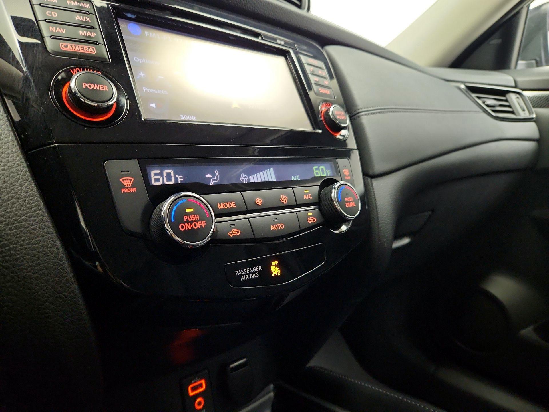 Thumbnail: 2017 Nissan Rogue - 17