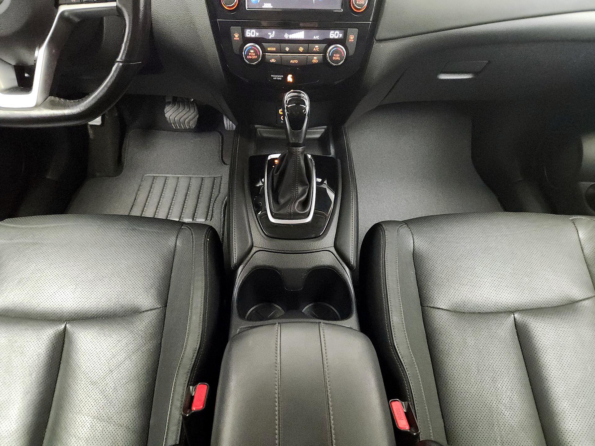 Thumbnail: 2017 Nissan Rogue - 18