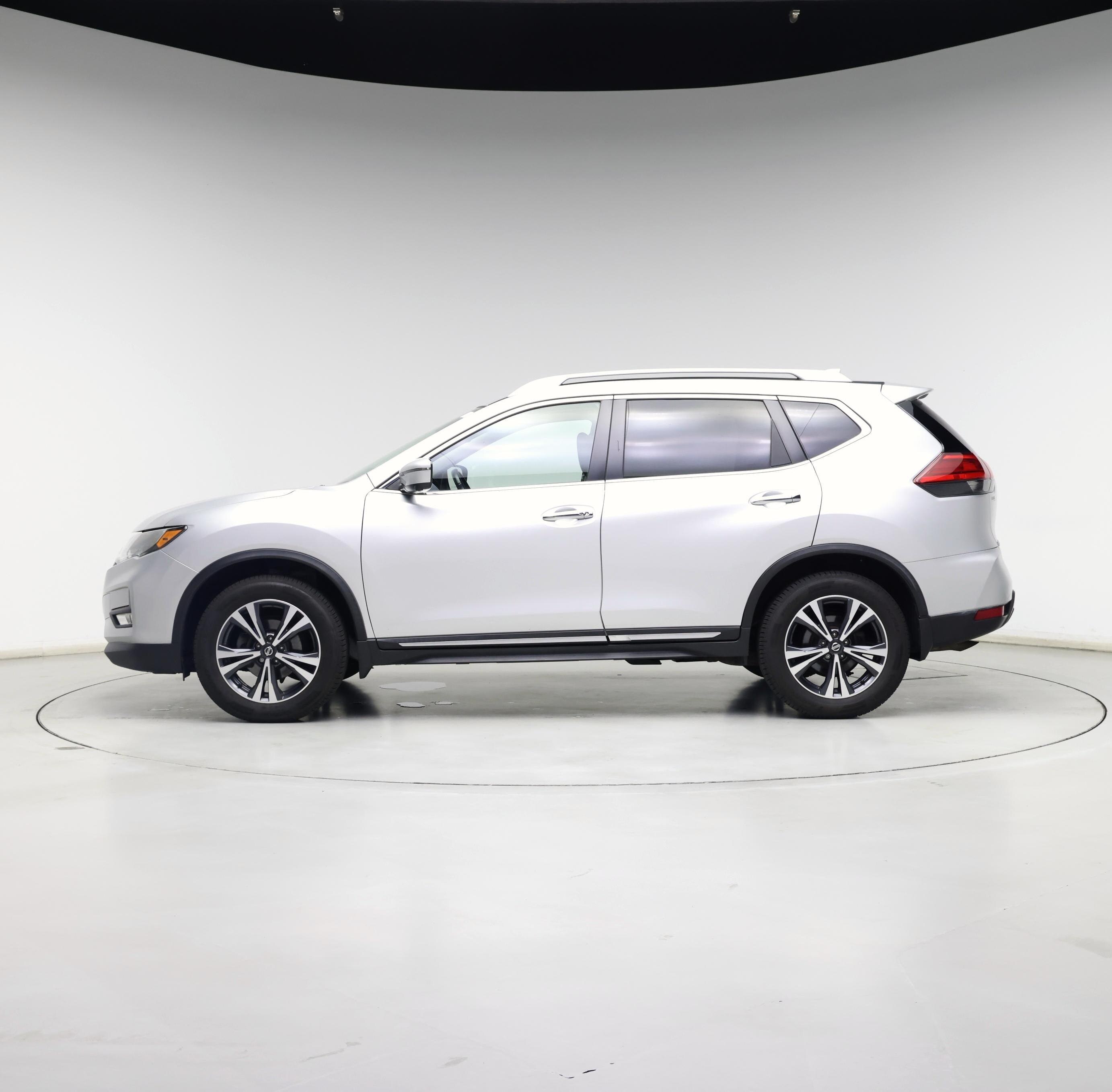 Thumbnail: 2017 Nissan Rogue - 3