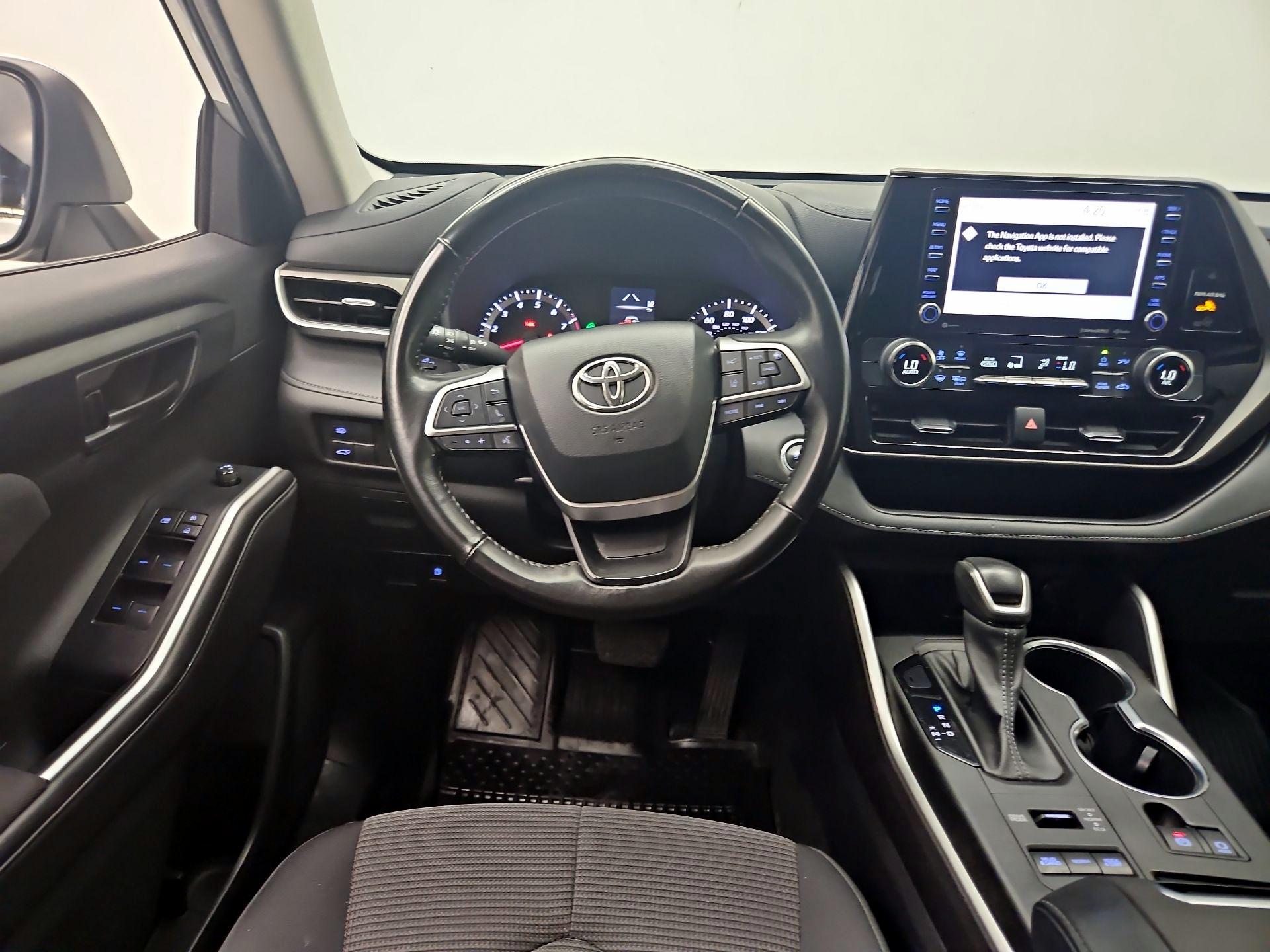 Thumbnail: 2022 Toyota Highlander - 10