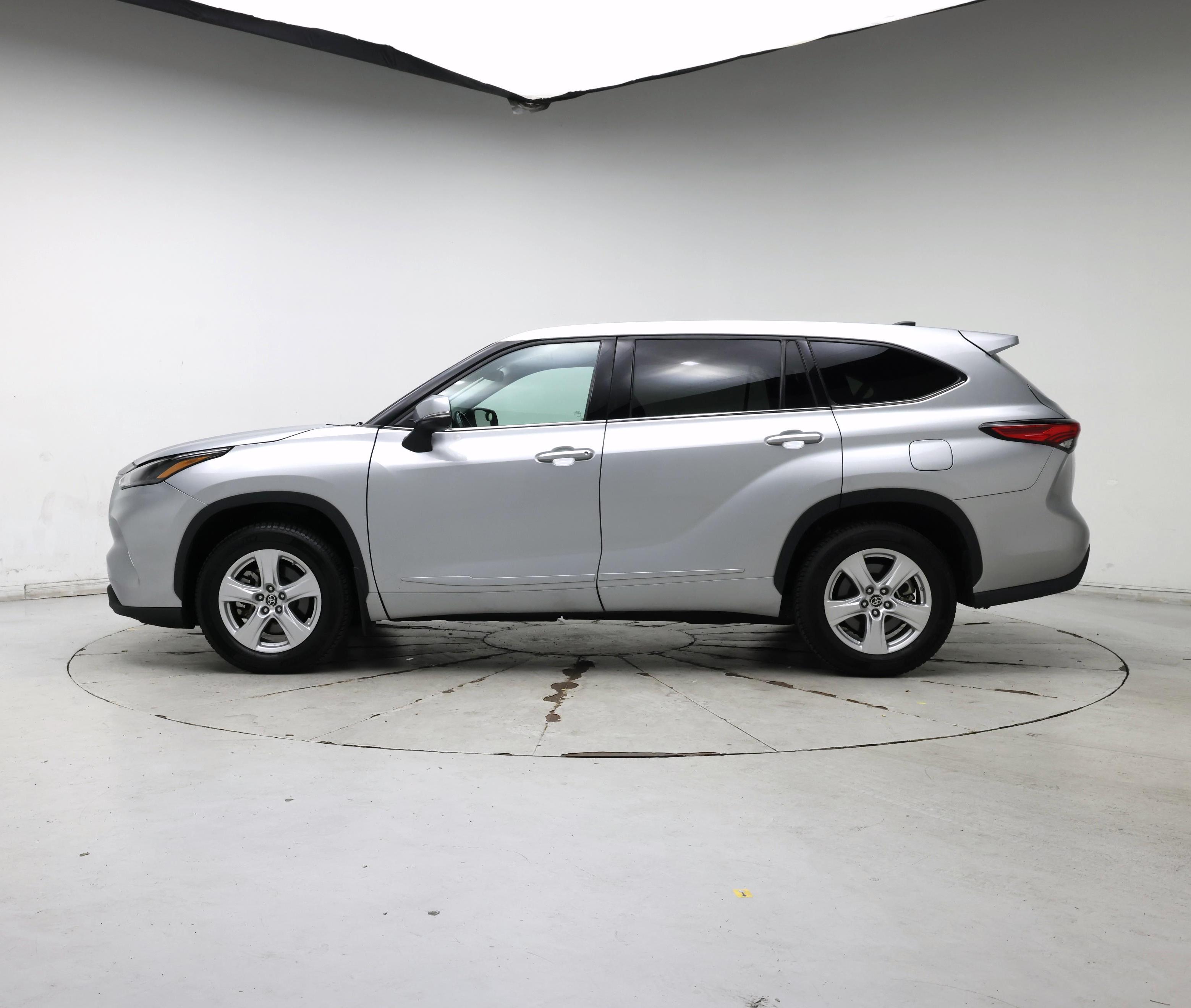 Thumbnail: 2022 Toyota Highlander - 3