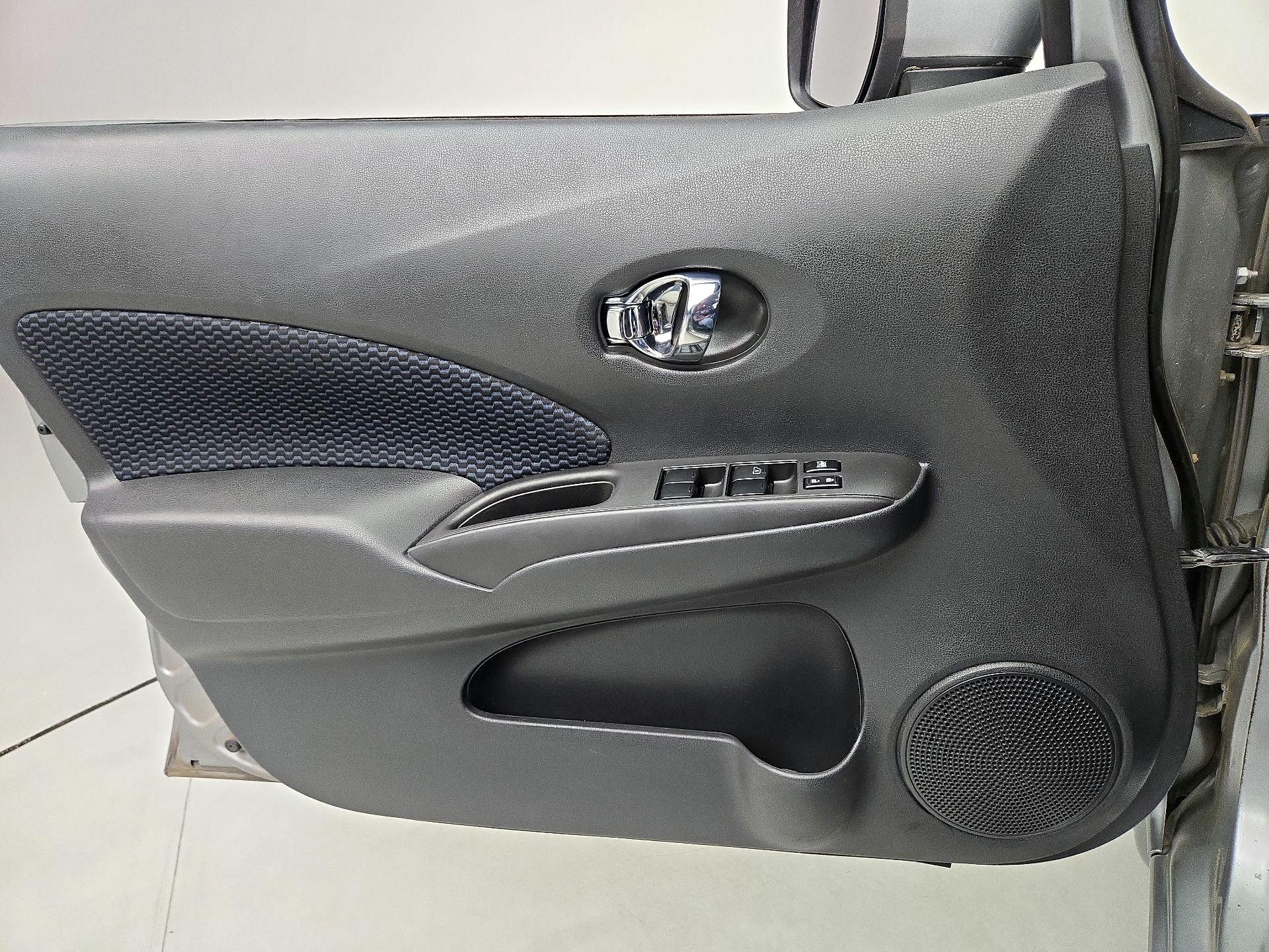 Thumbnail: 2015 Nissan Versa Note - 12