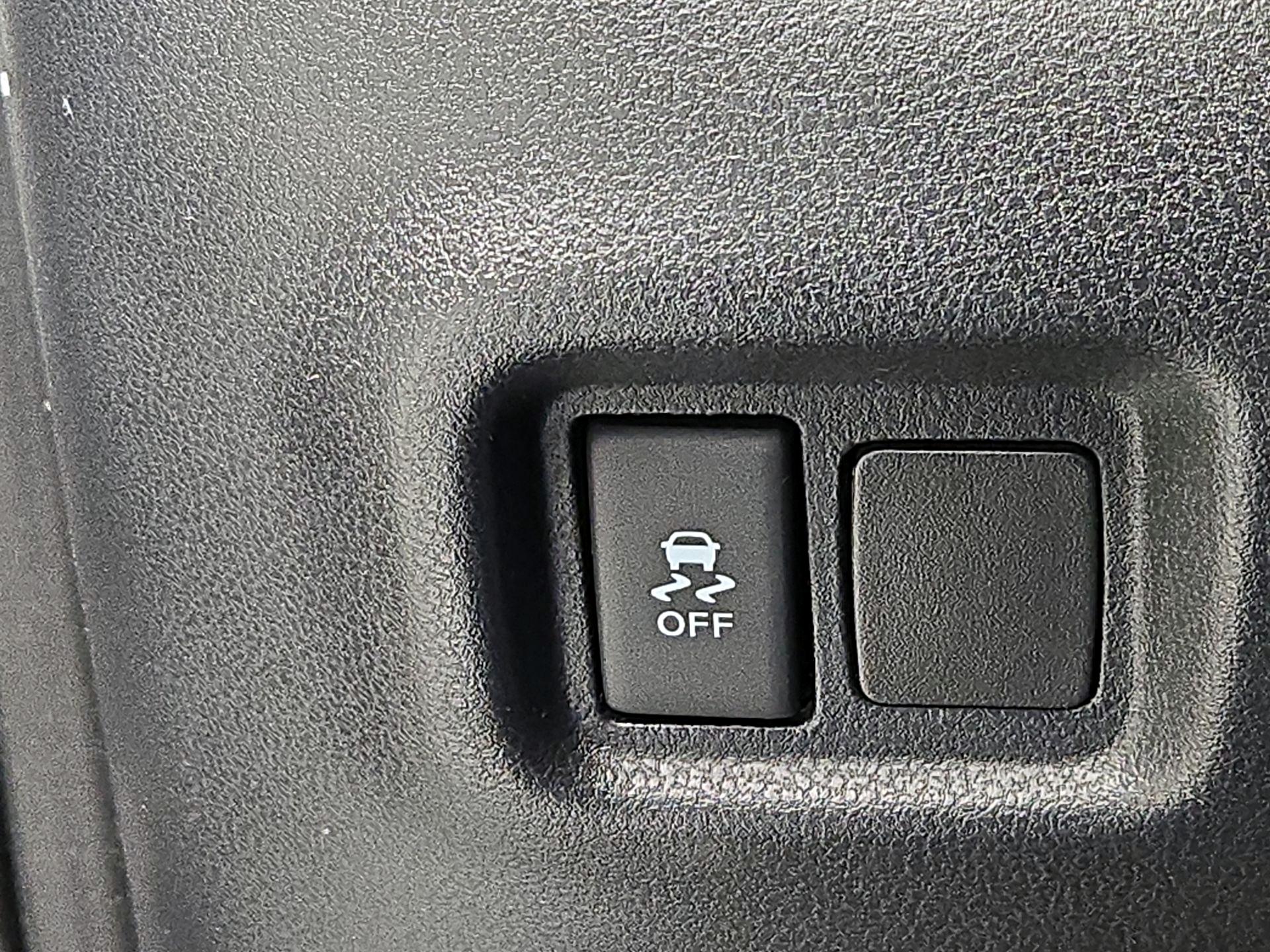 Thumbnail: 2015 Nissan Versa Note - 13