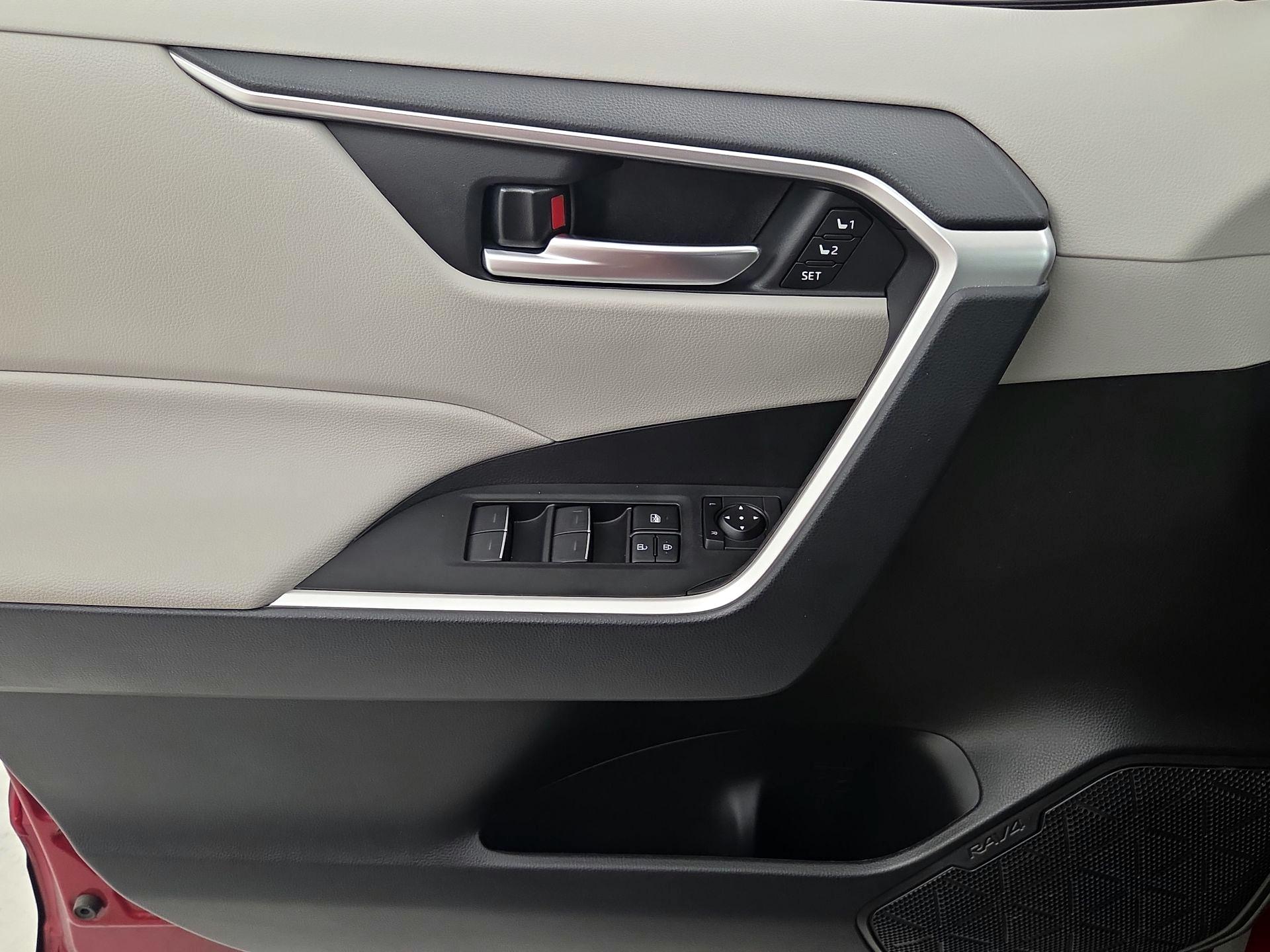 Thumbnail: 2025 Toyota RAV4 - 12