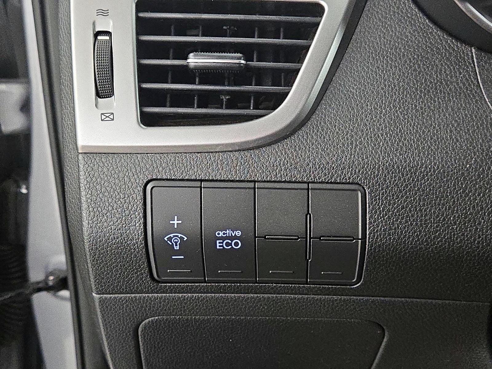 2014 Hyundai Elantra GT Base - Photo 14