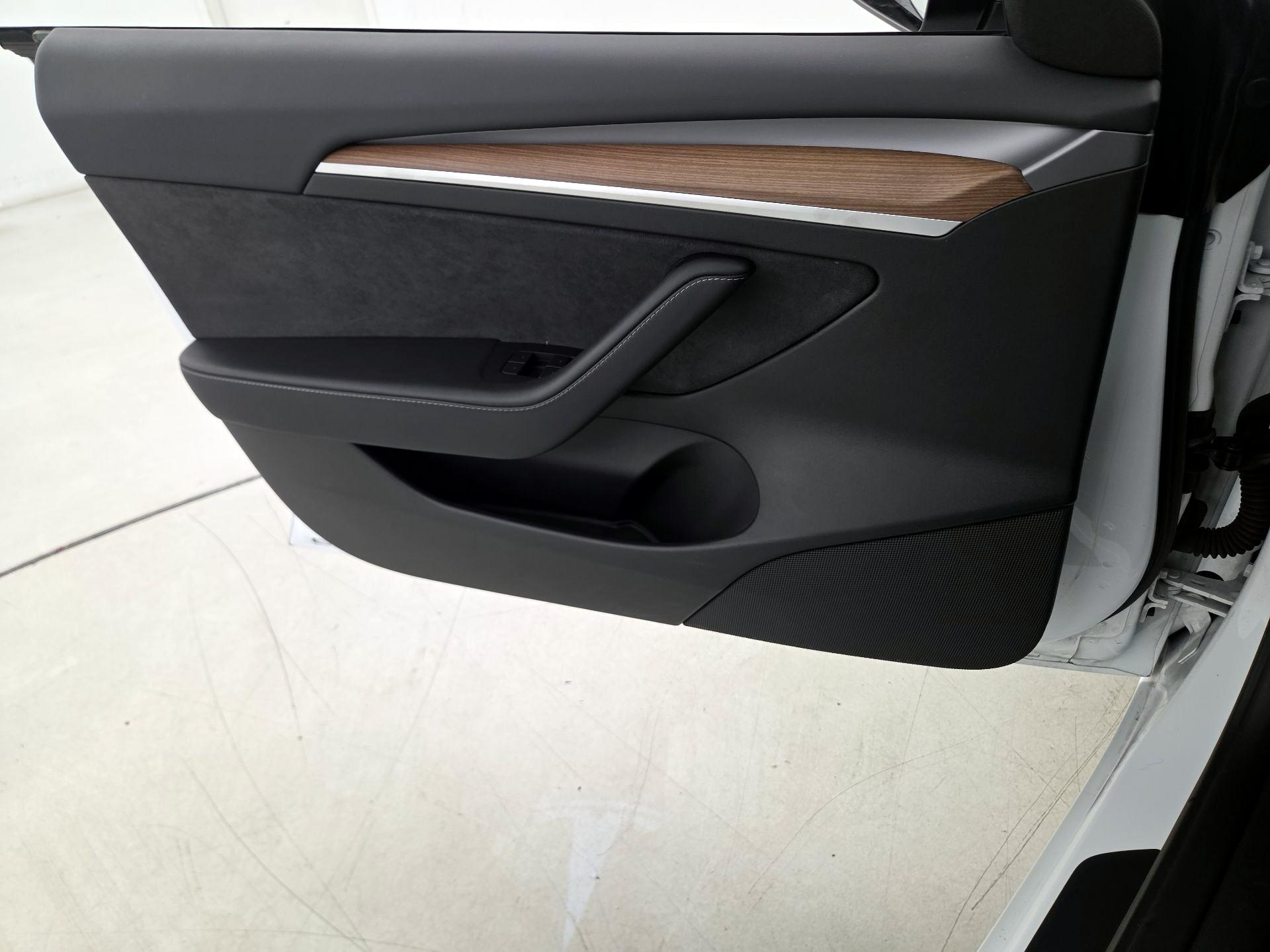 Thumbnail: 2023 Tesla Model 3 - 12