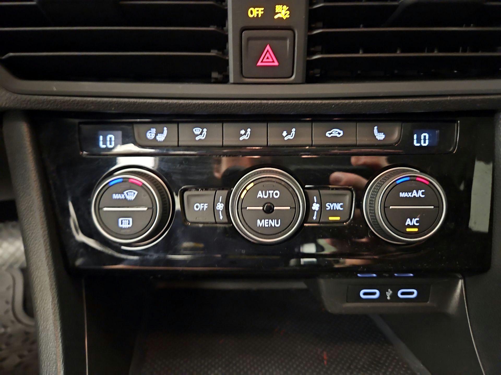 Thumbnail: 2021 Volkswagen Jetta - 16