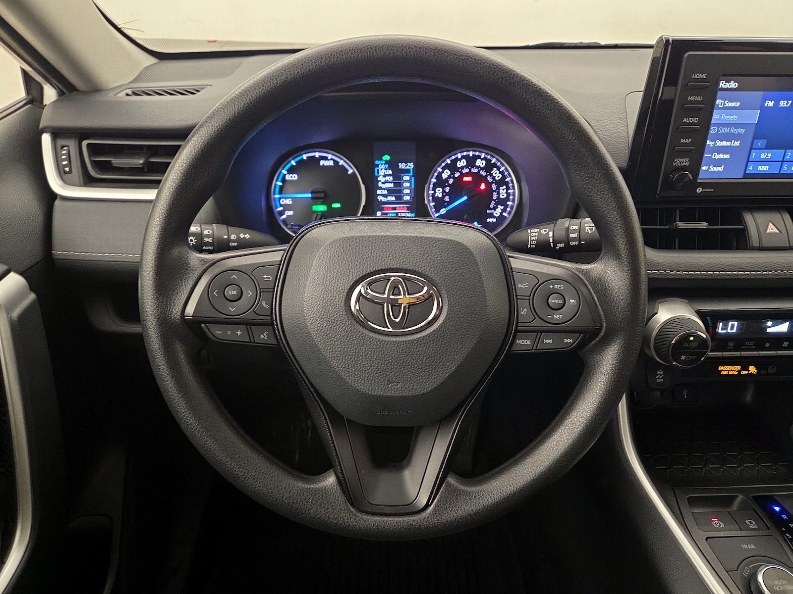 2021 Toyota RAV4 XLE - Photo 11