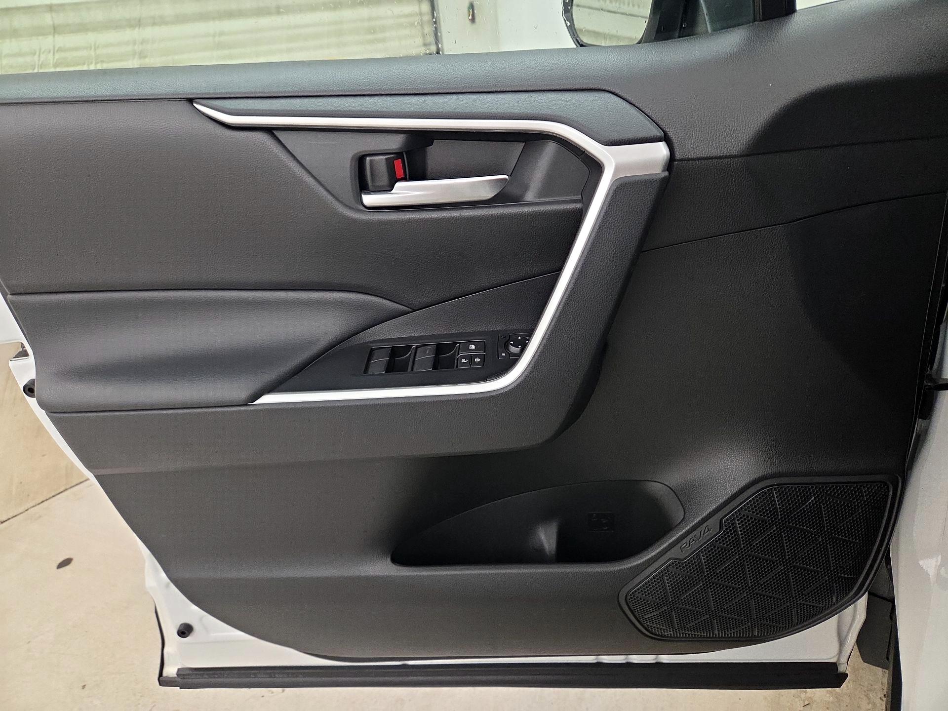 Thumbnail: 2021 Toyota RAV4 - 12