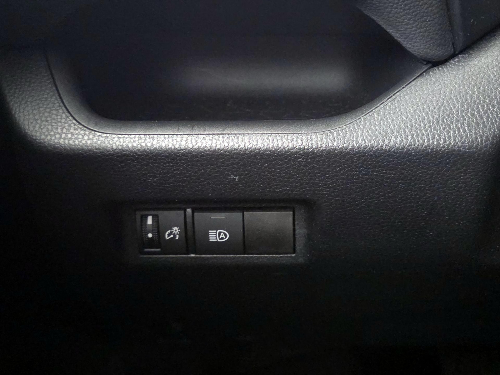 2021 Toyota RAV4 XLE - Photo 14
