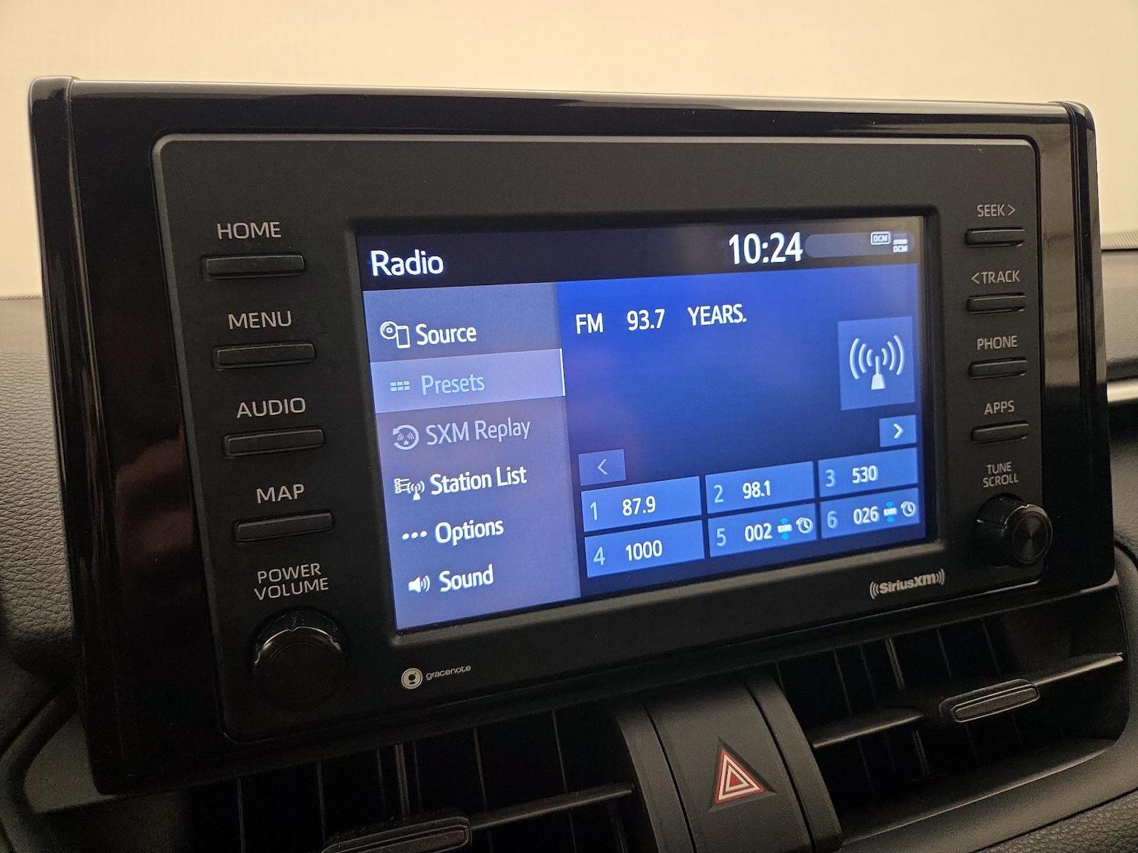 2021 Toyota RAV4 XLE - Photo 16