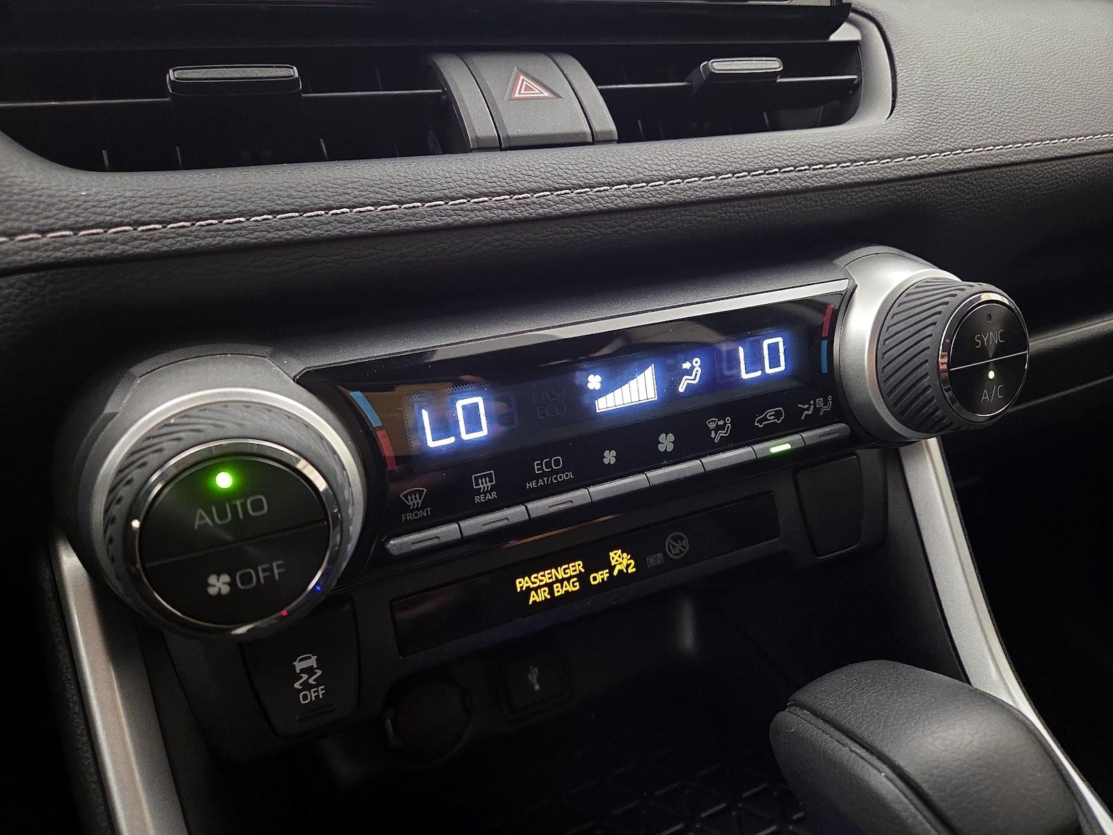 2021 Toyota RAV4 XLE - Photo 17